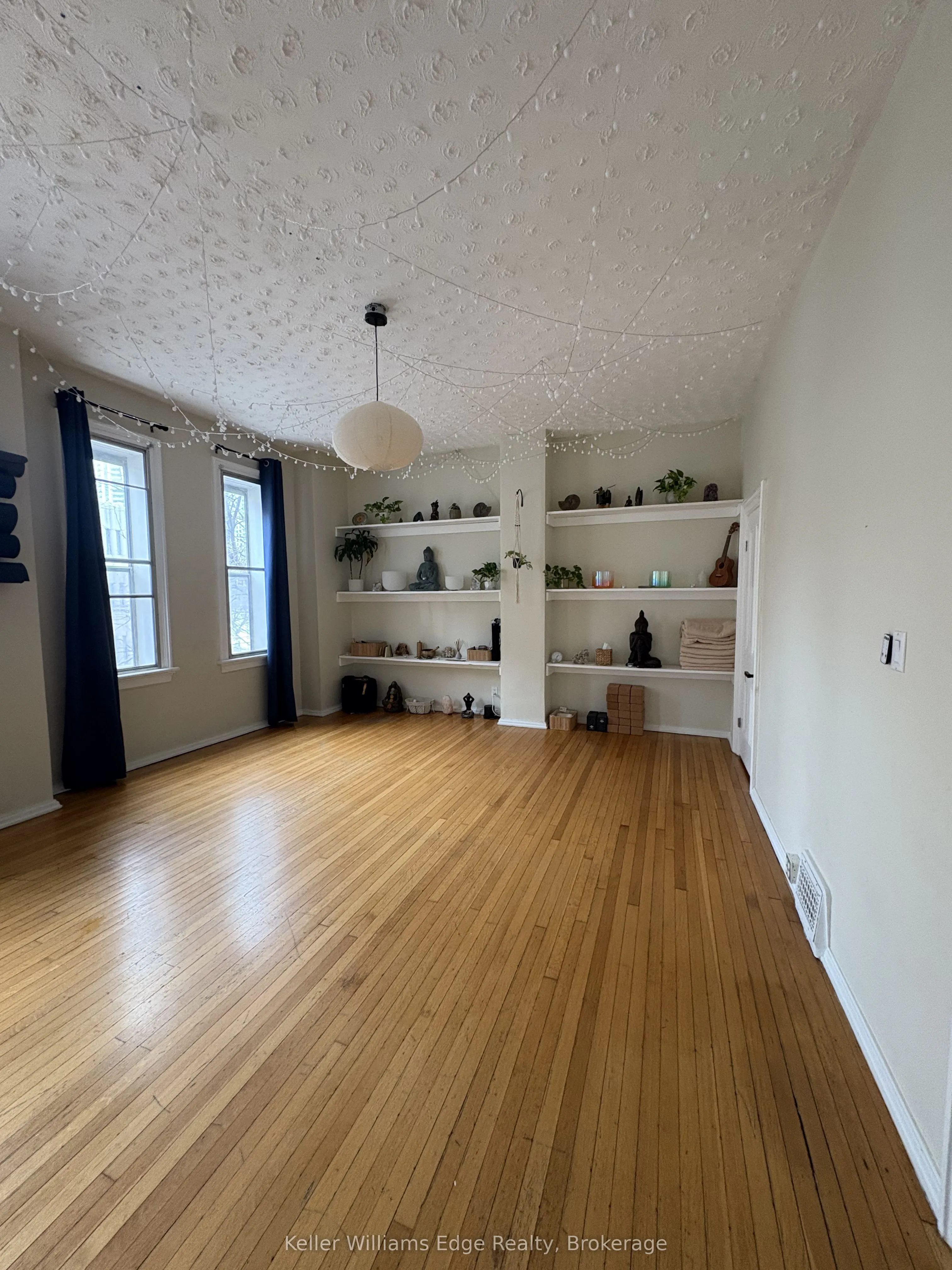 842 King Street W