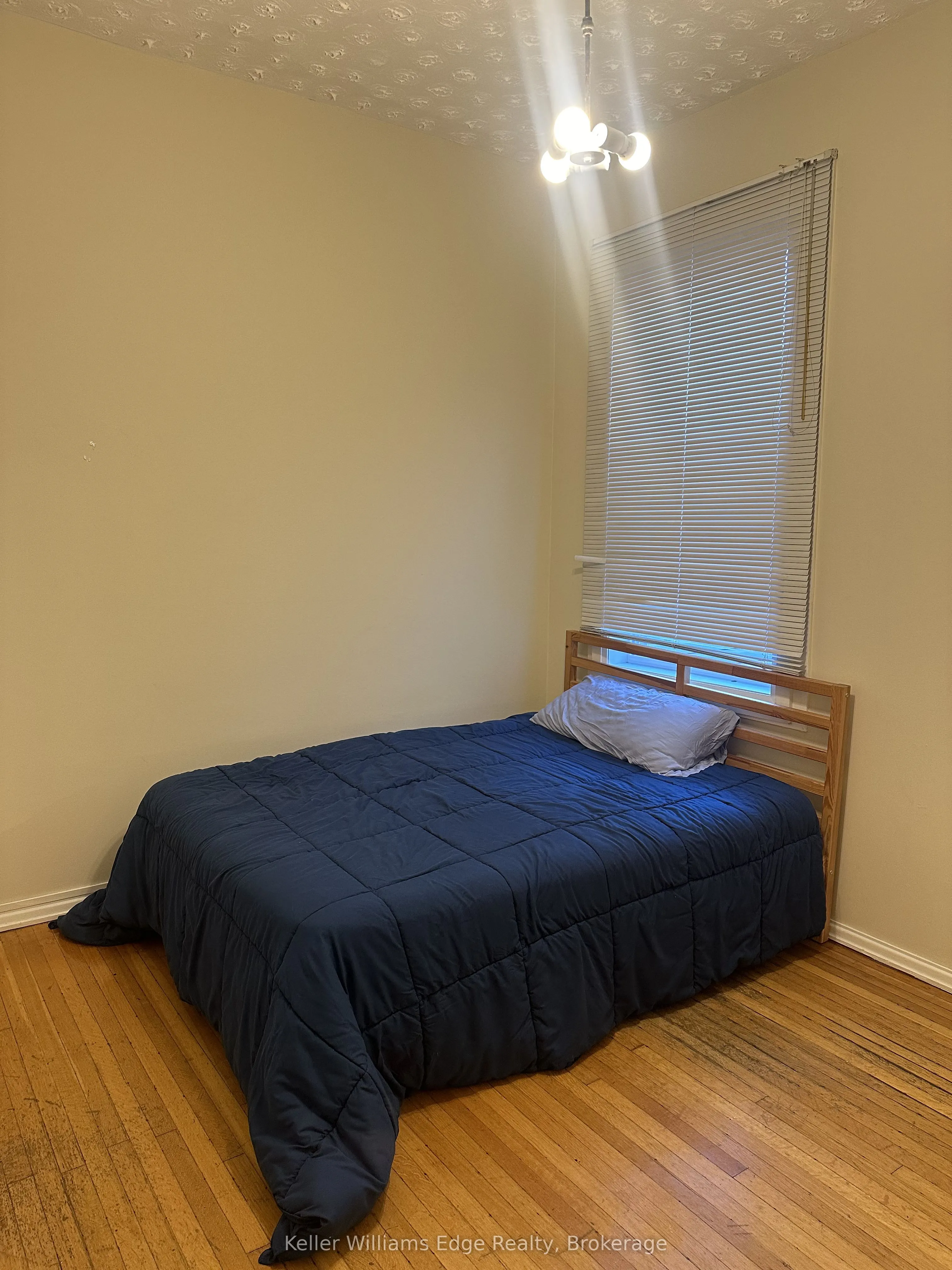 842 King Street W