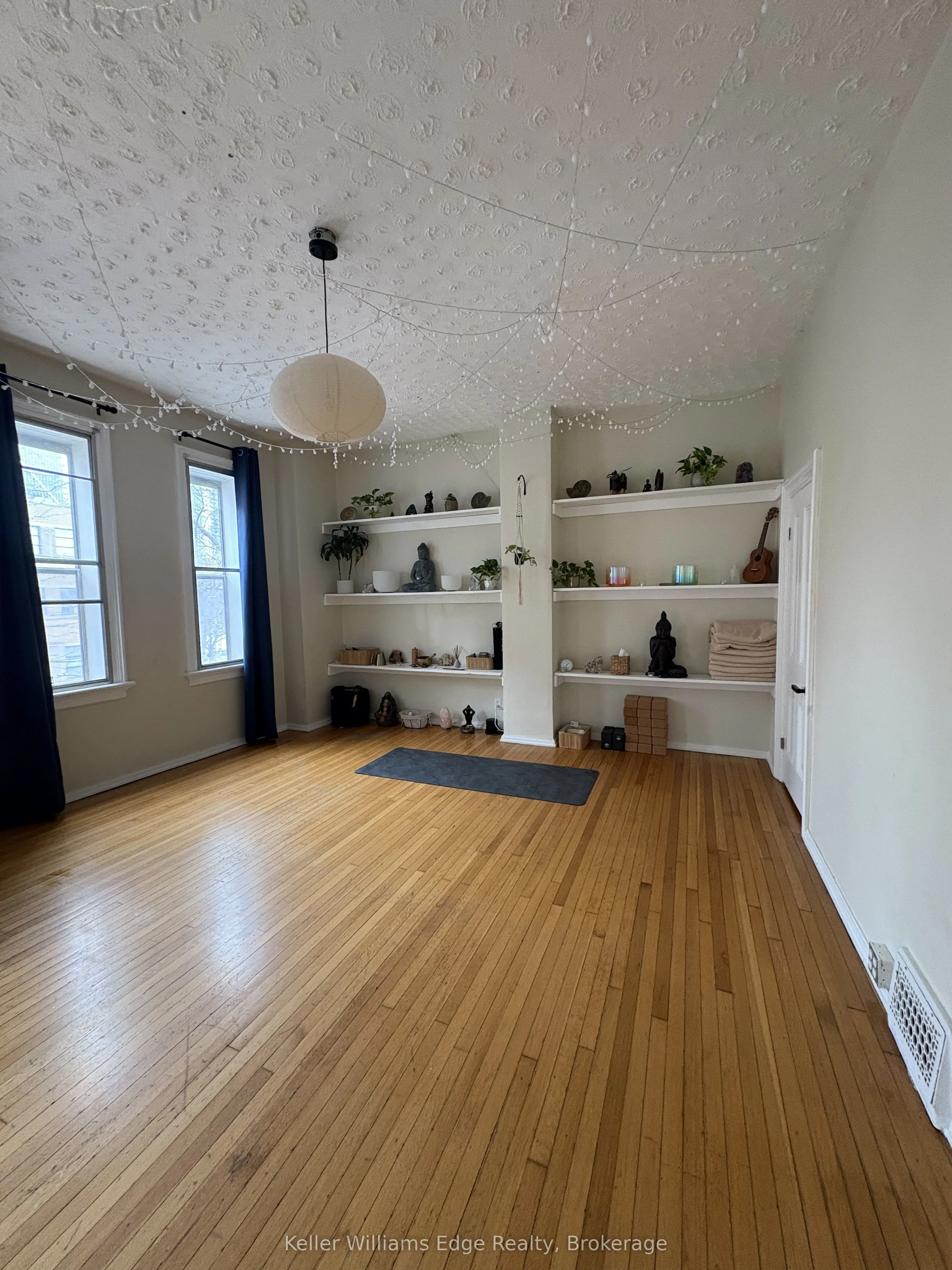 842 King Street W