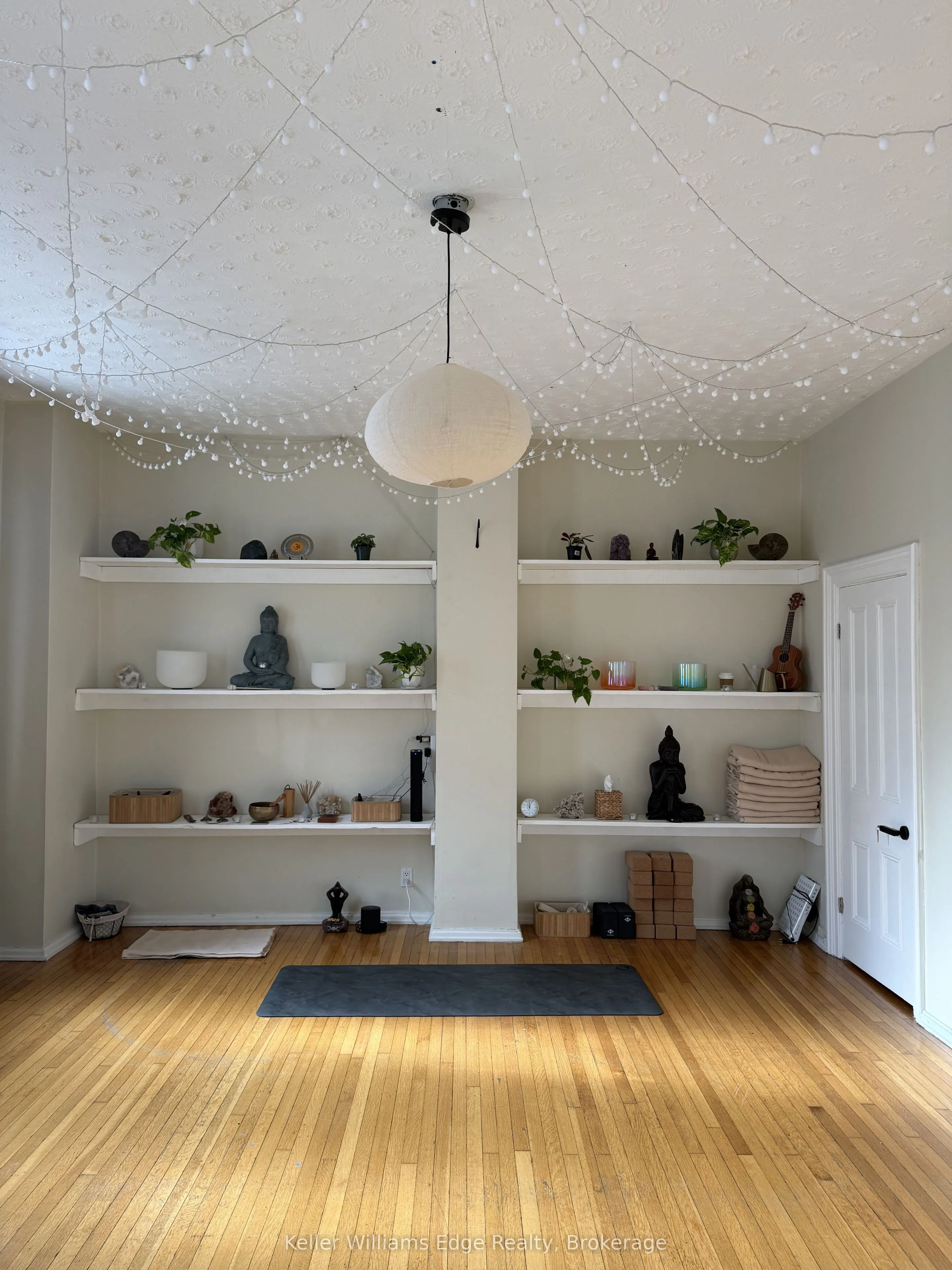 842 King Street W