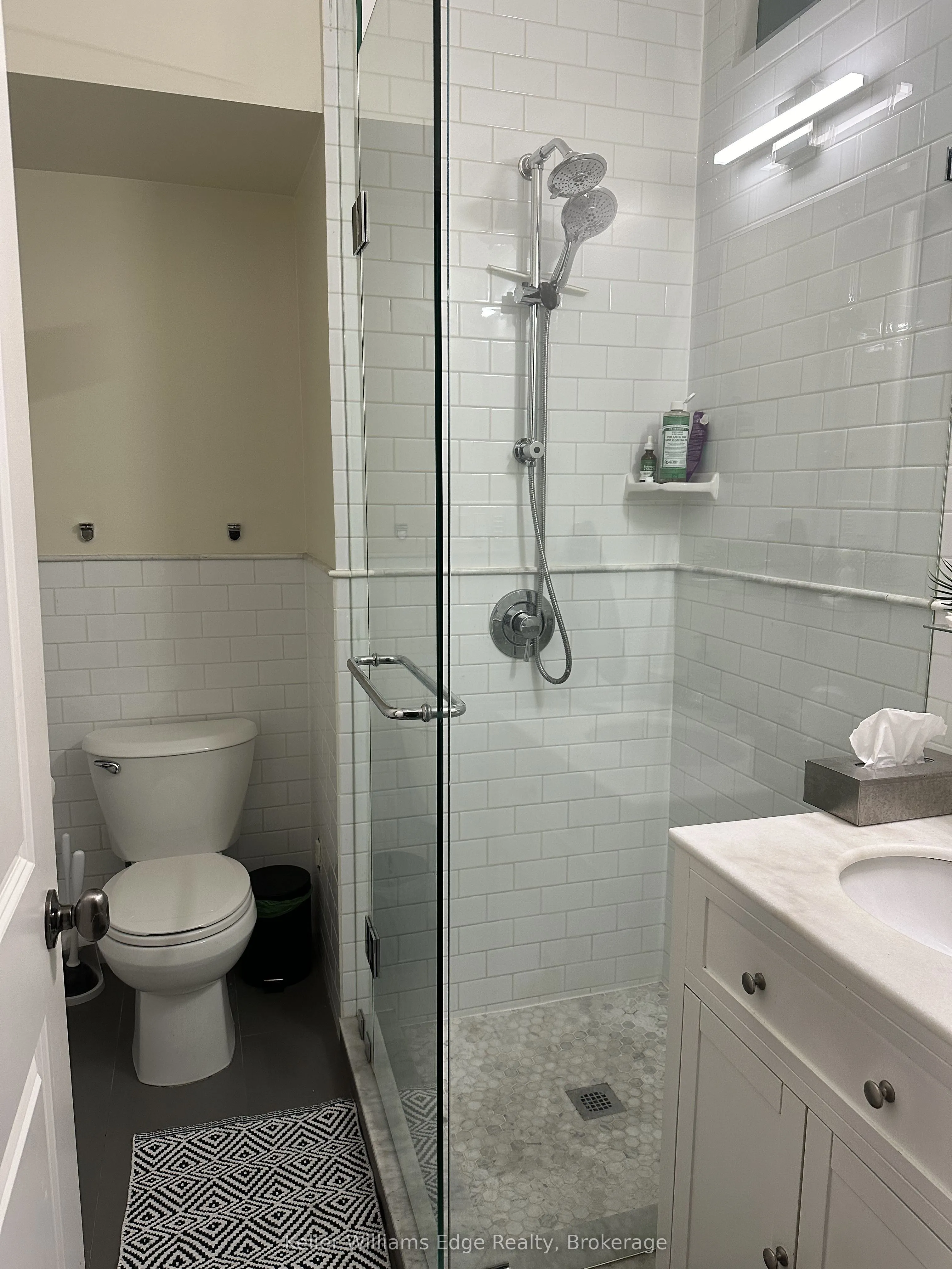 842 King Street W