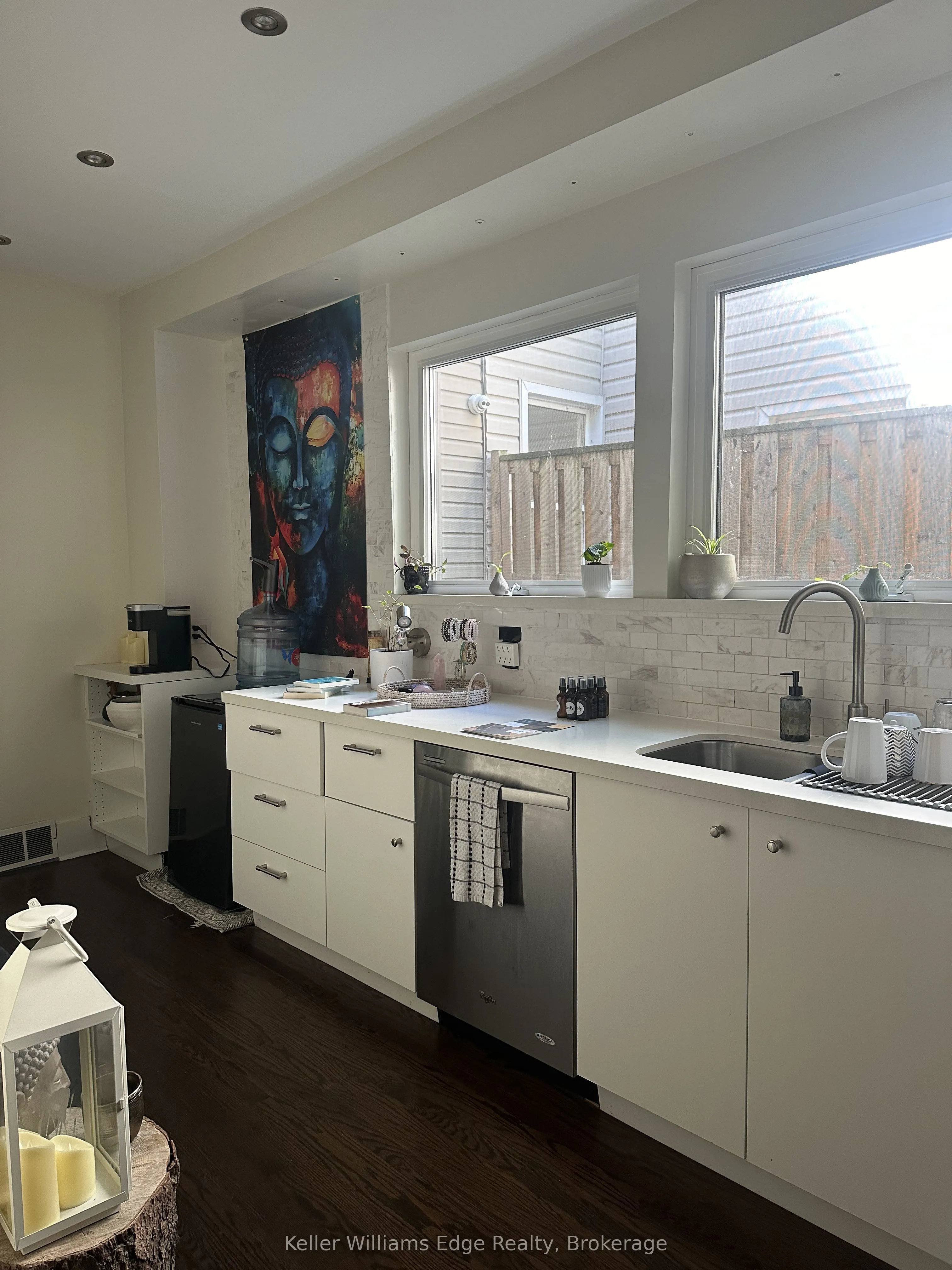 842 King Street W