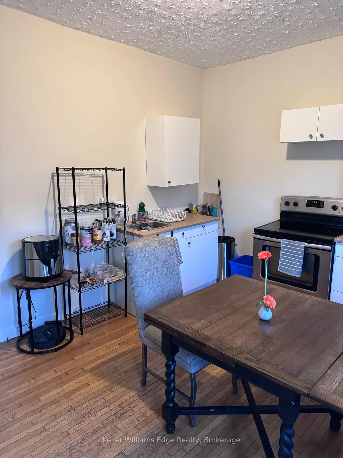 842 King Street W