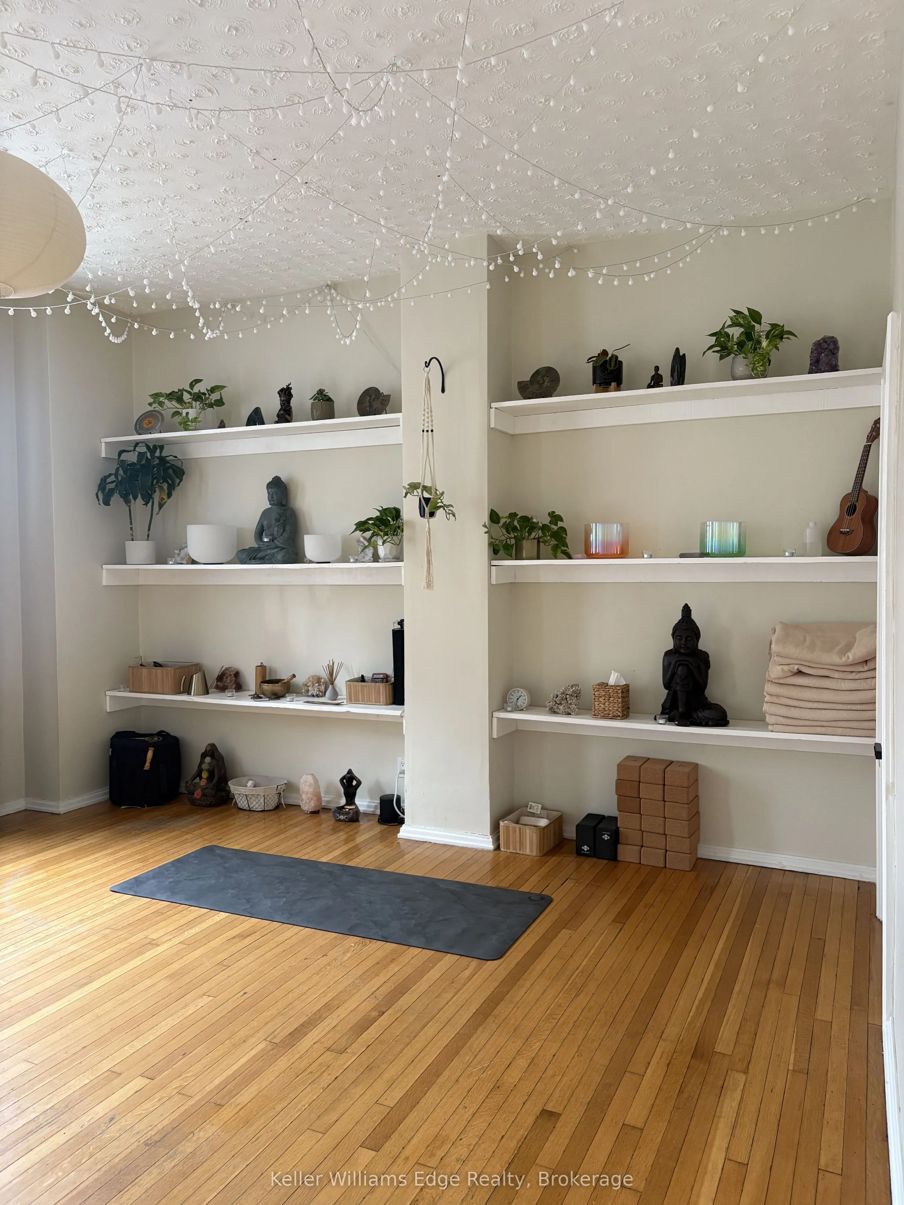 842 King Street W