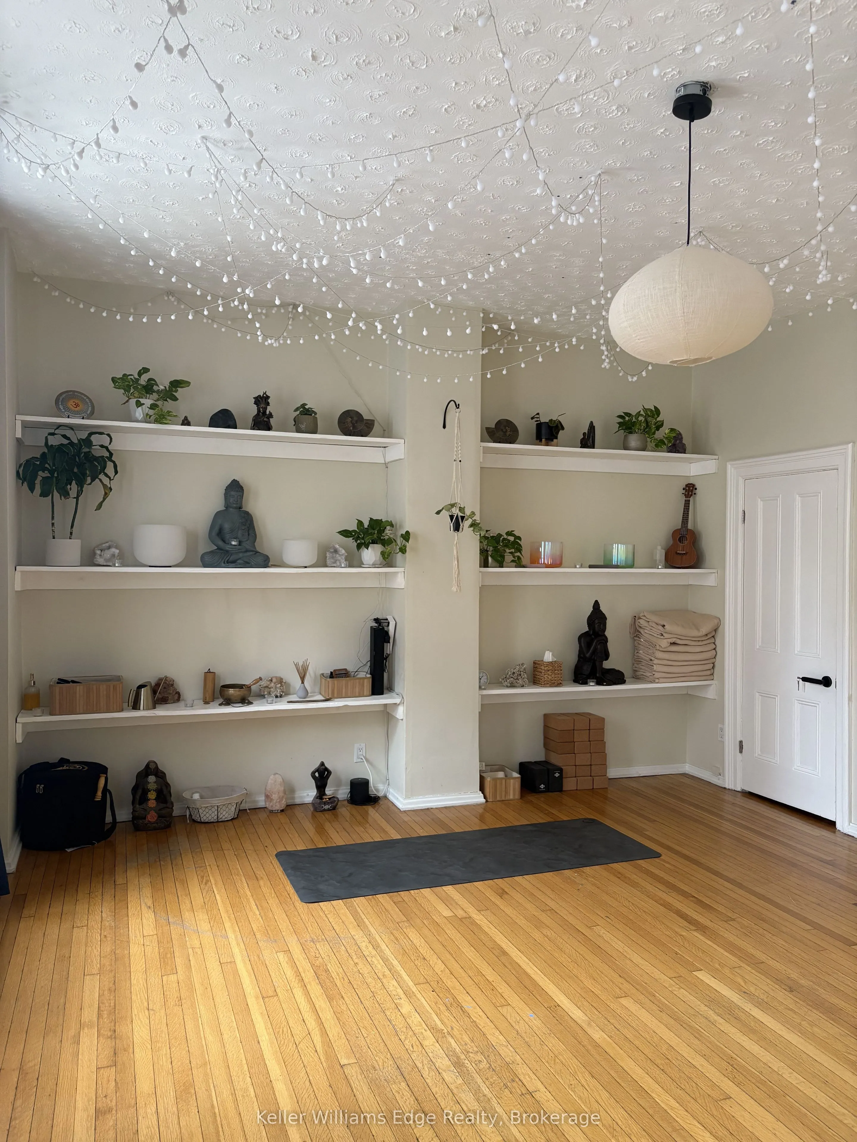 842 King Street W