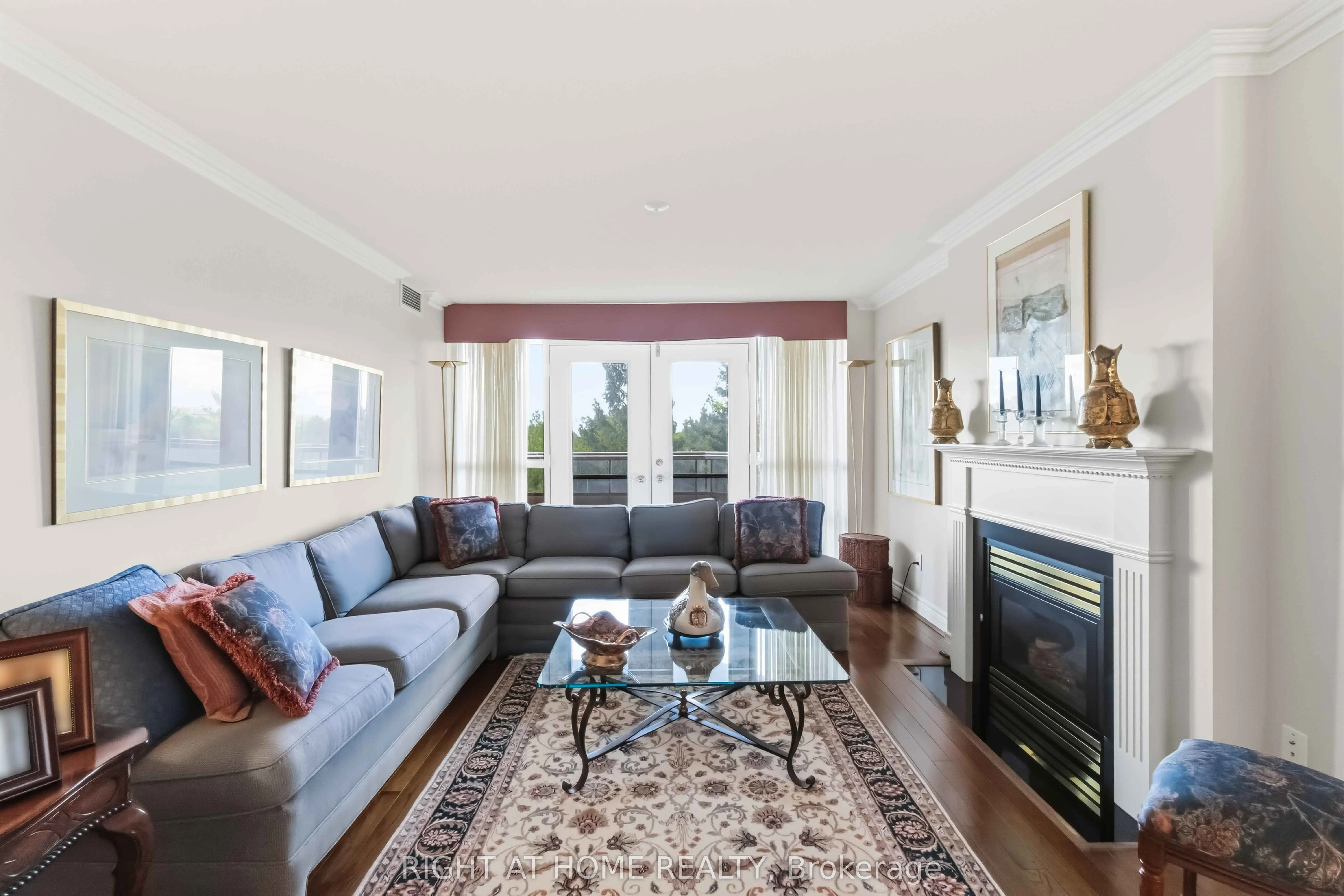 89 Skymark Drive #609