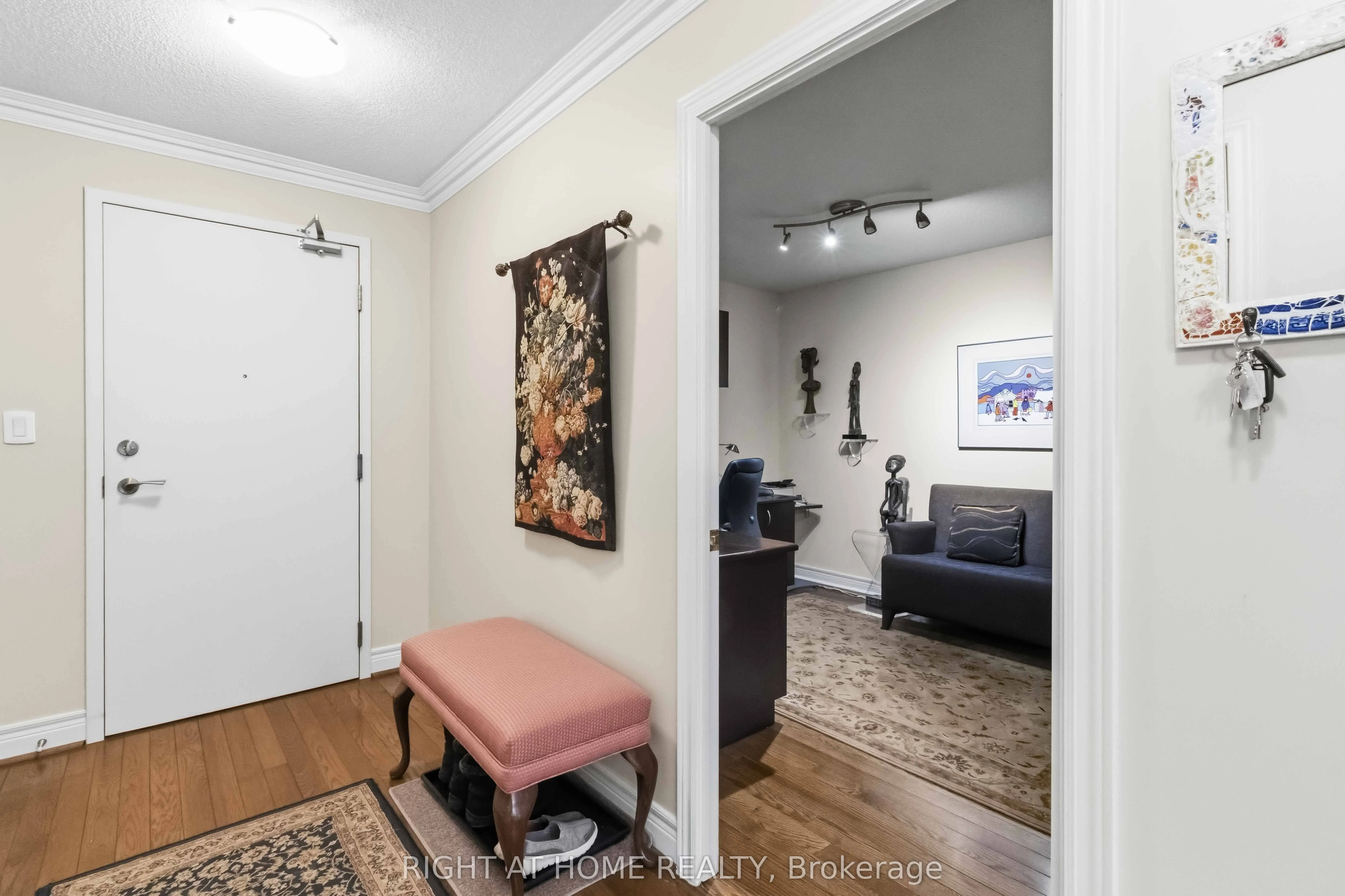 89 Skymark Drive #609