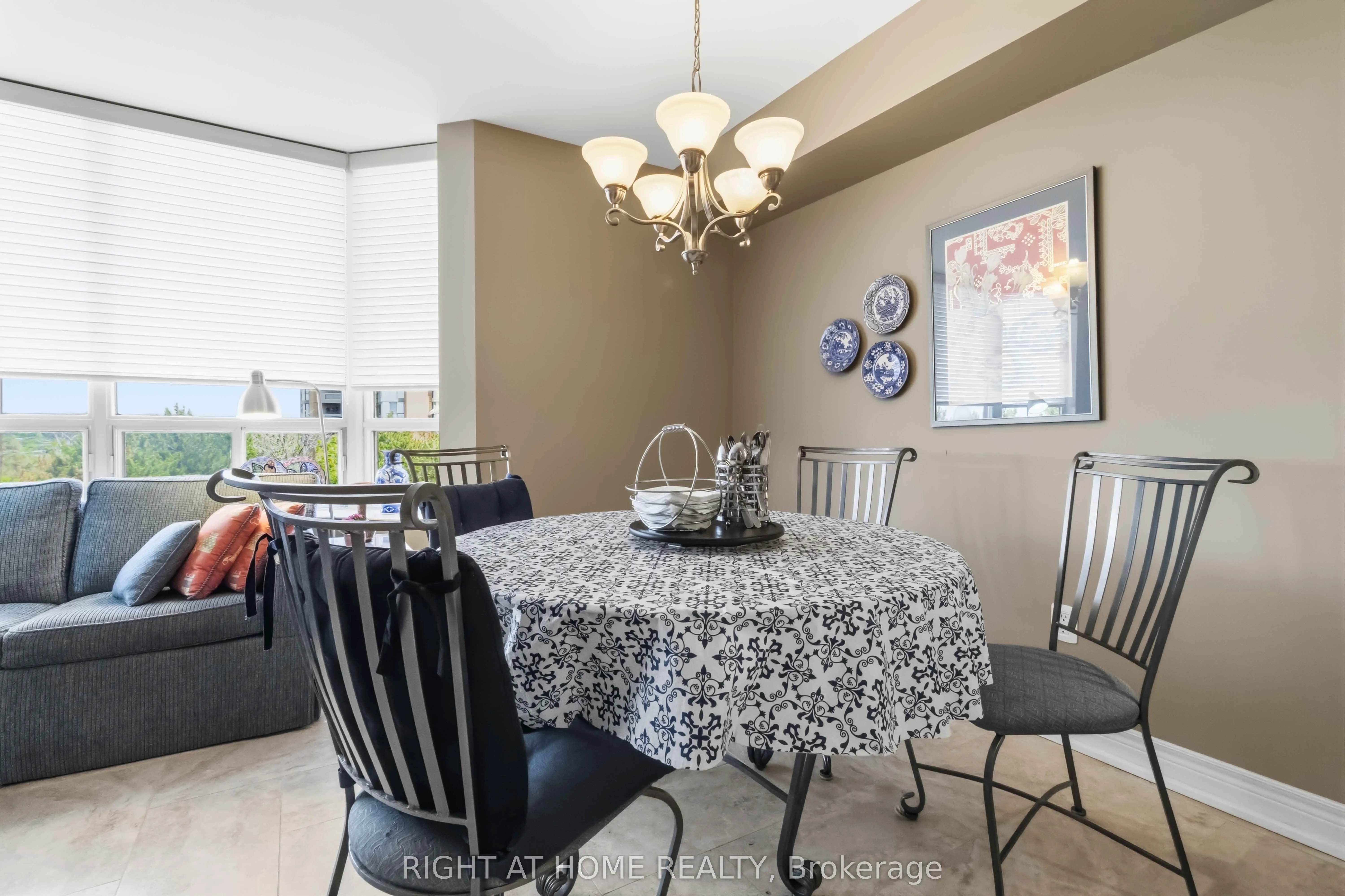 89 Skymark Drive #609