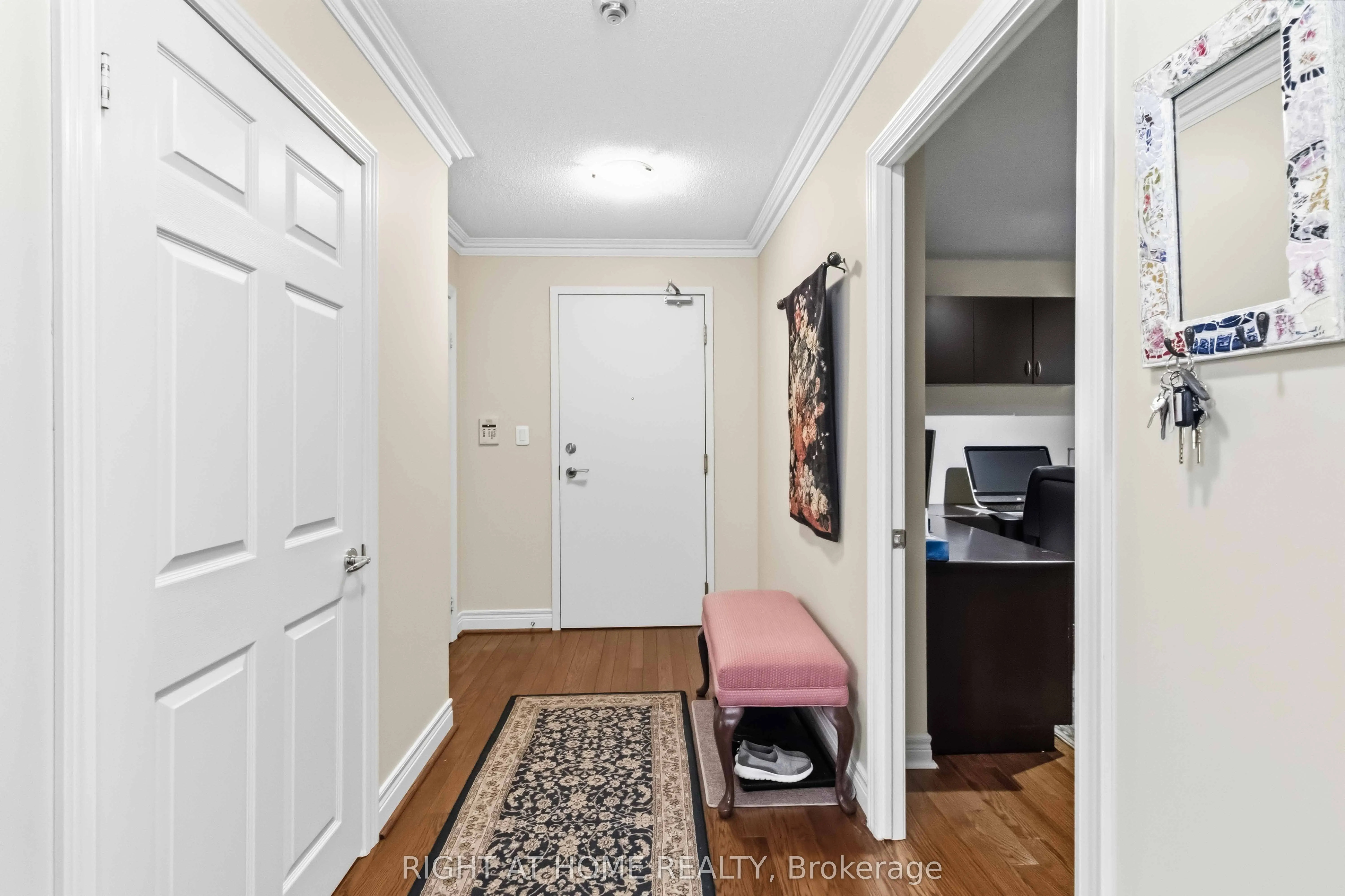 89 Skymark Drive #609