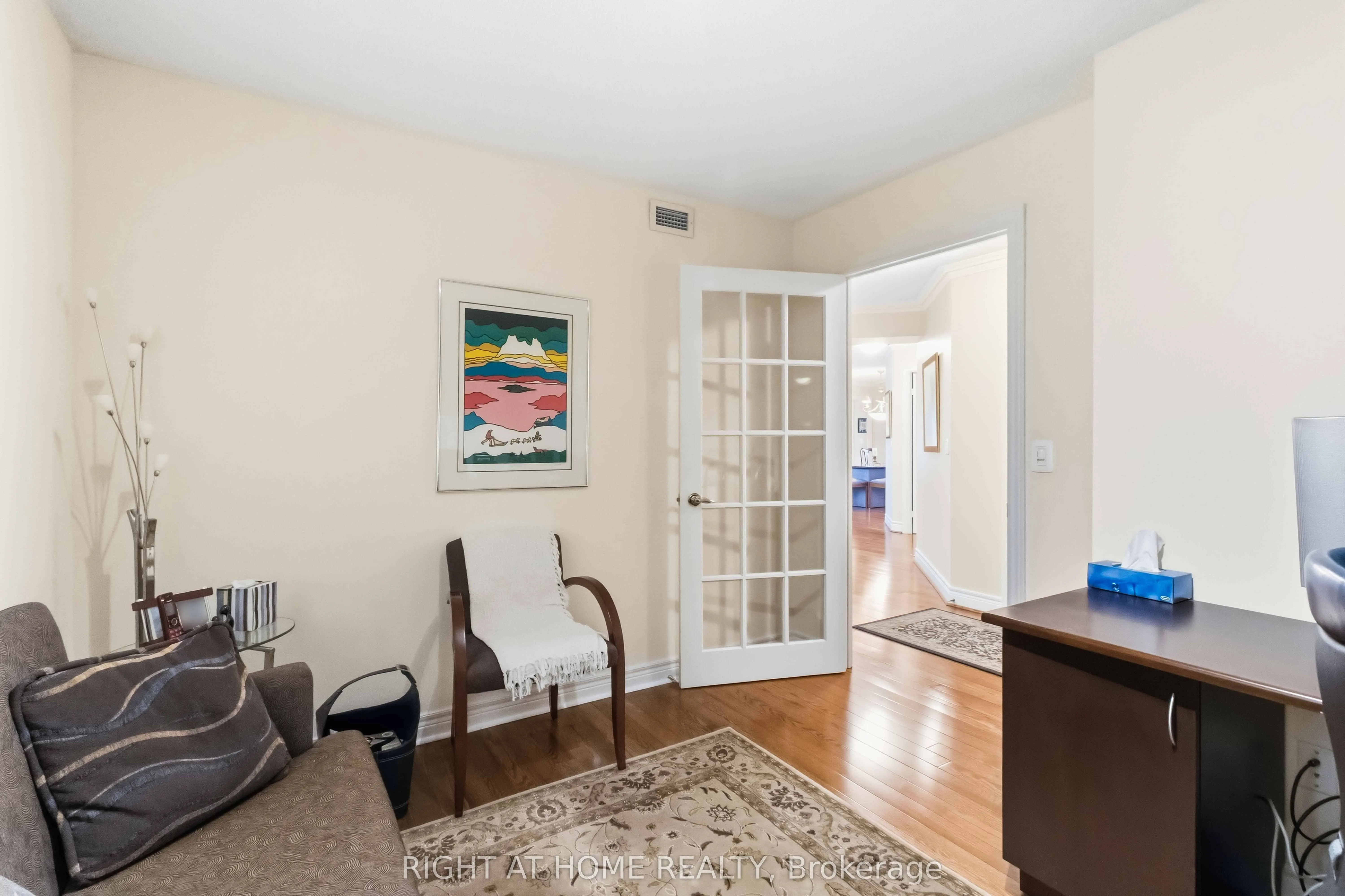 89 Skymark Drive #609