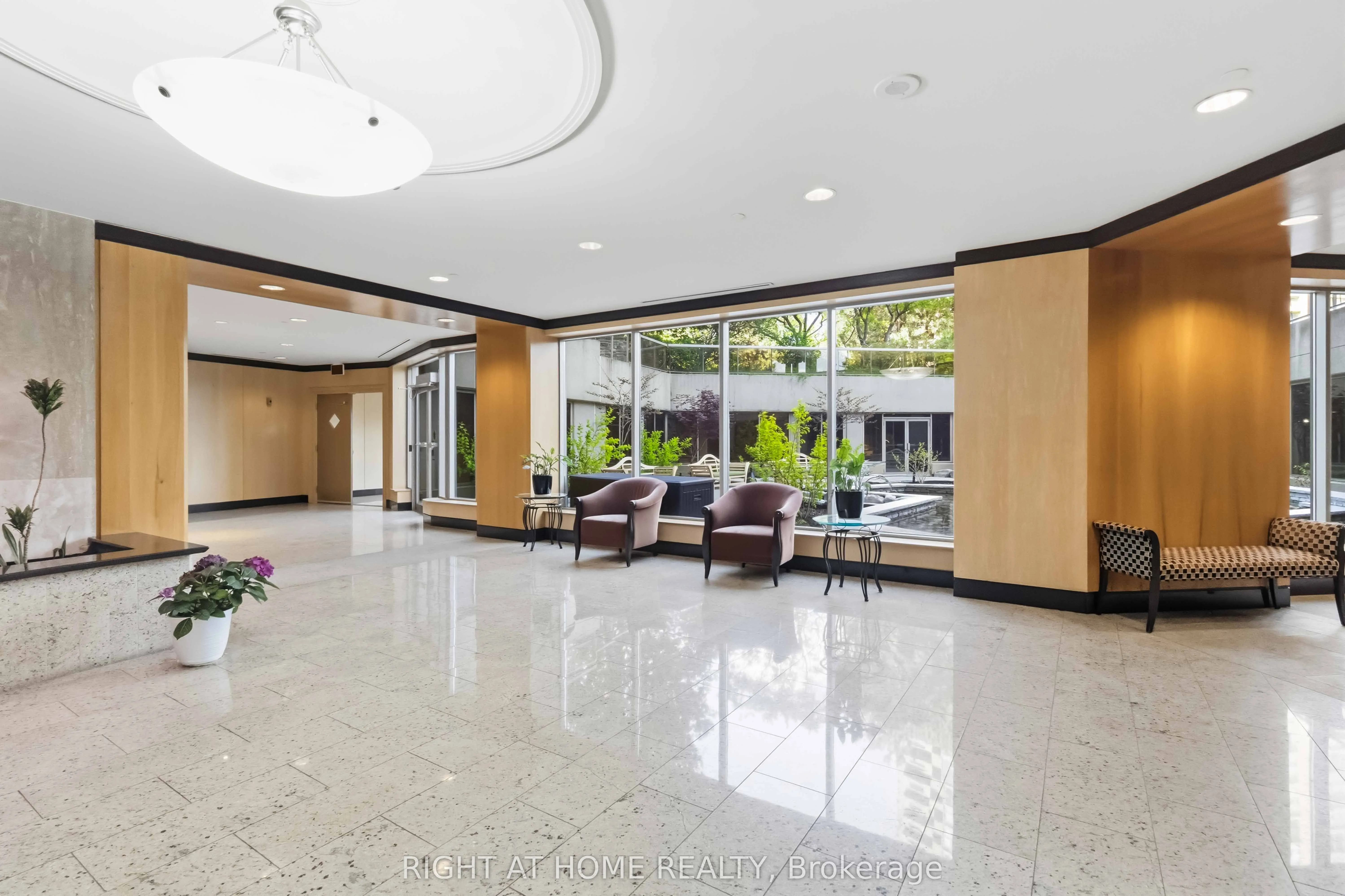 89 Skymark Drive #609