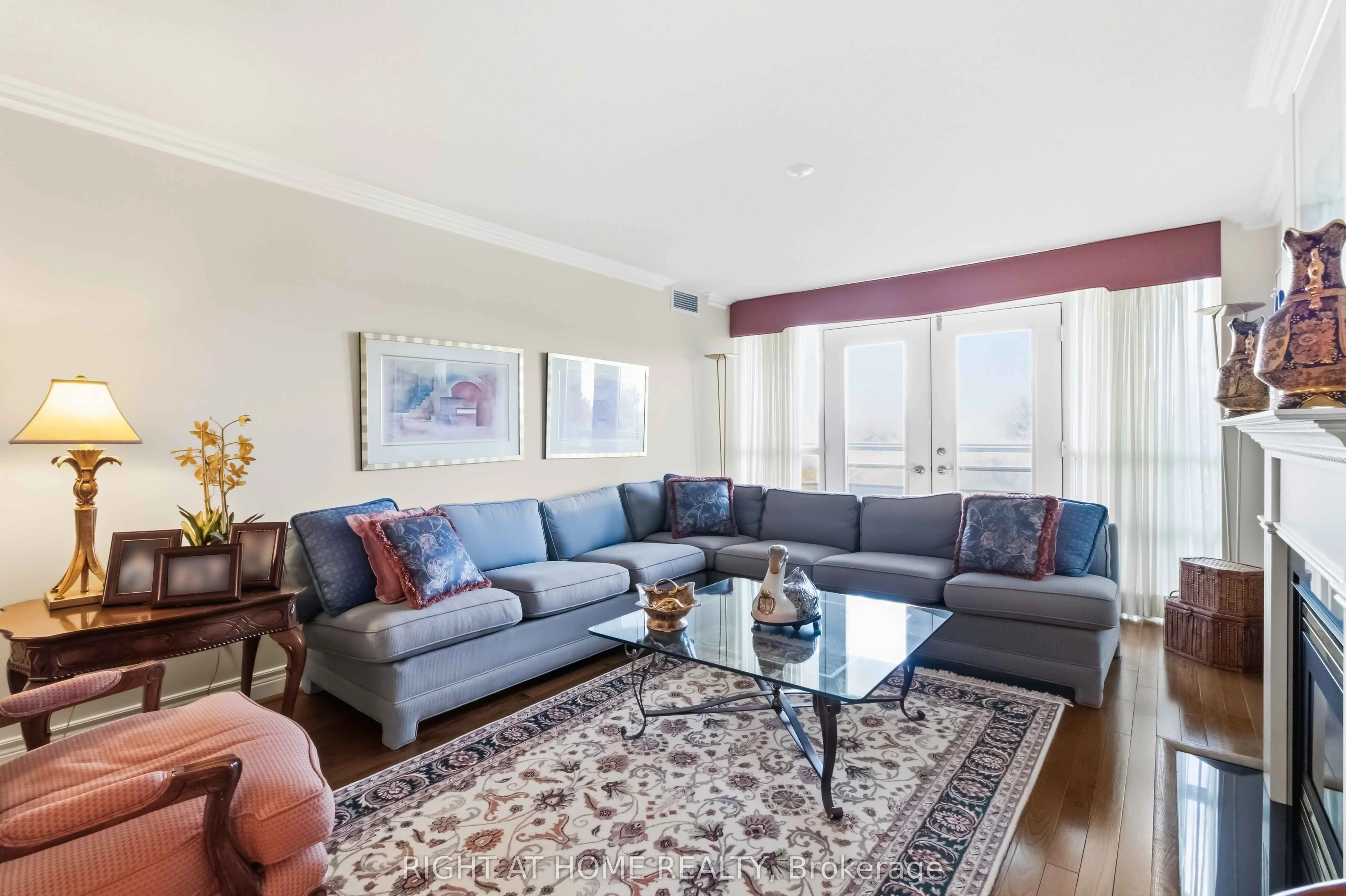 89 Skymark Drive #609