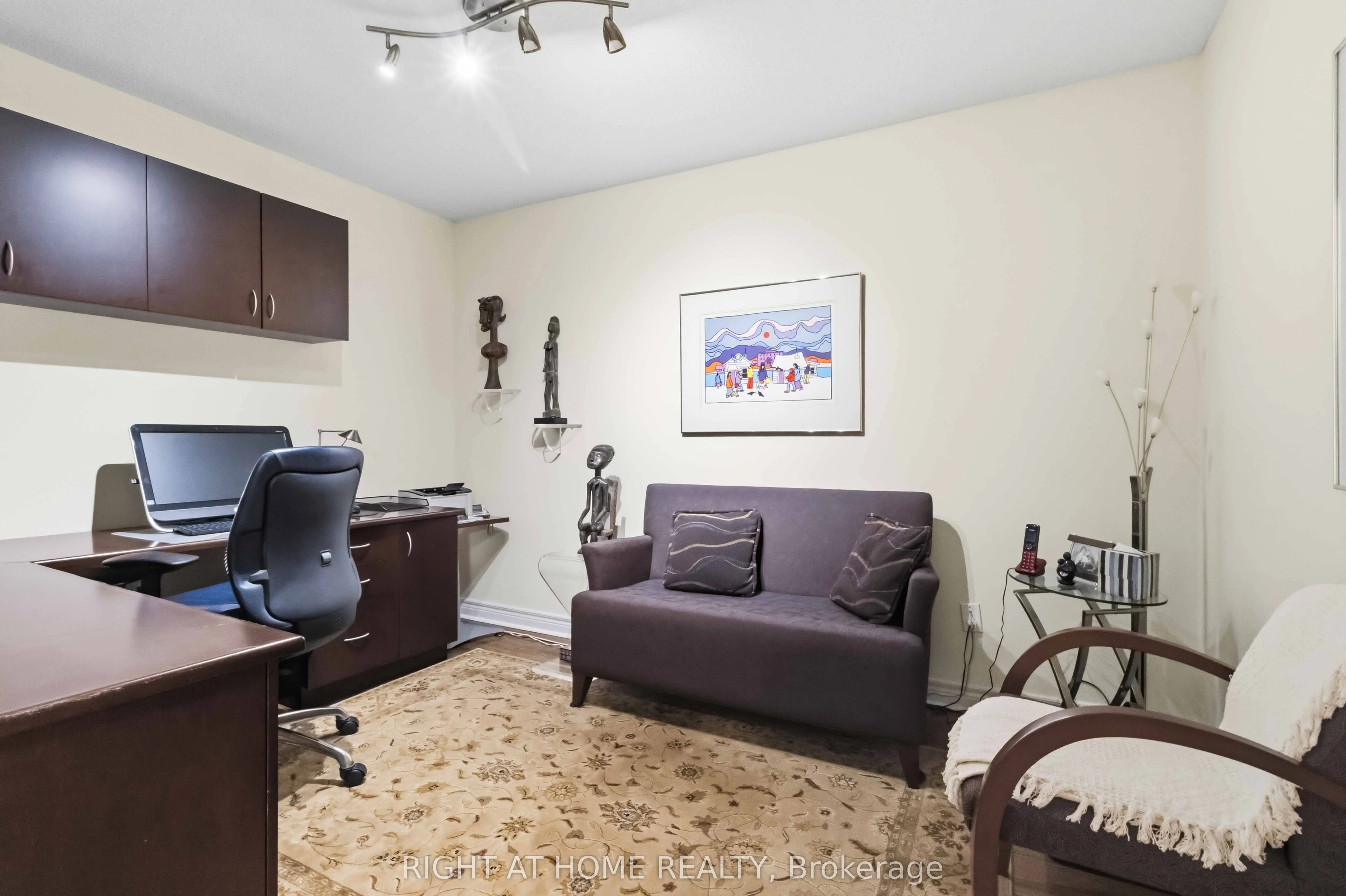 89 Skymark Drive #609