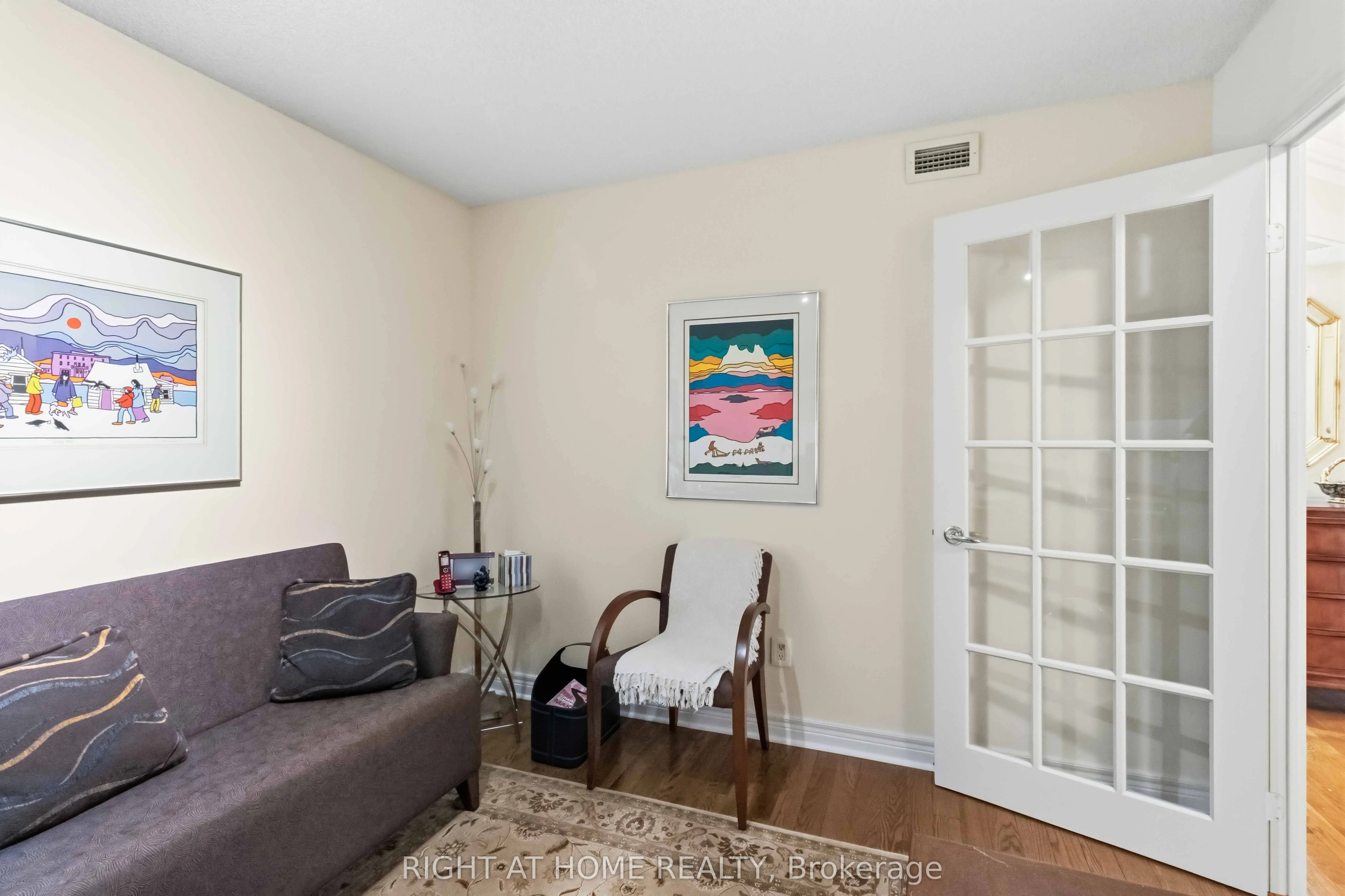 89 Skymark Drive #609