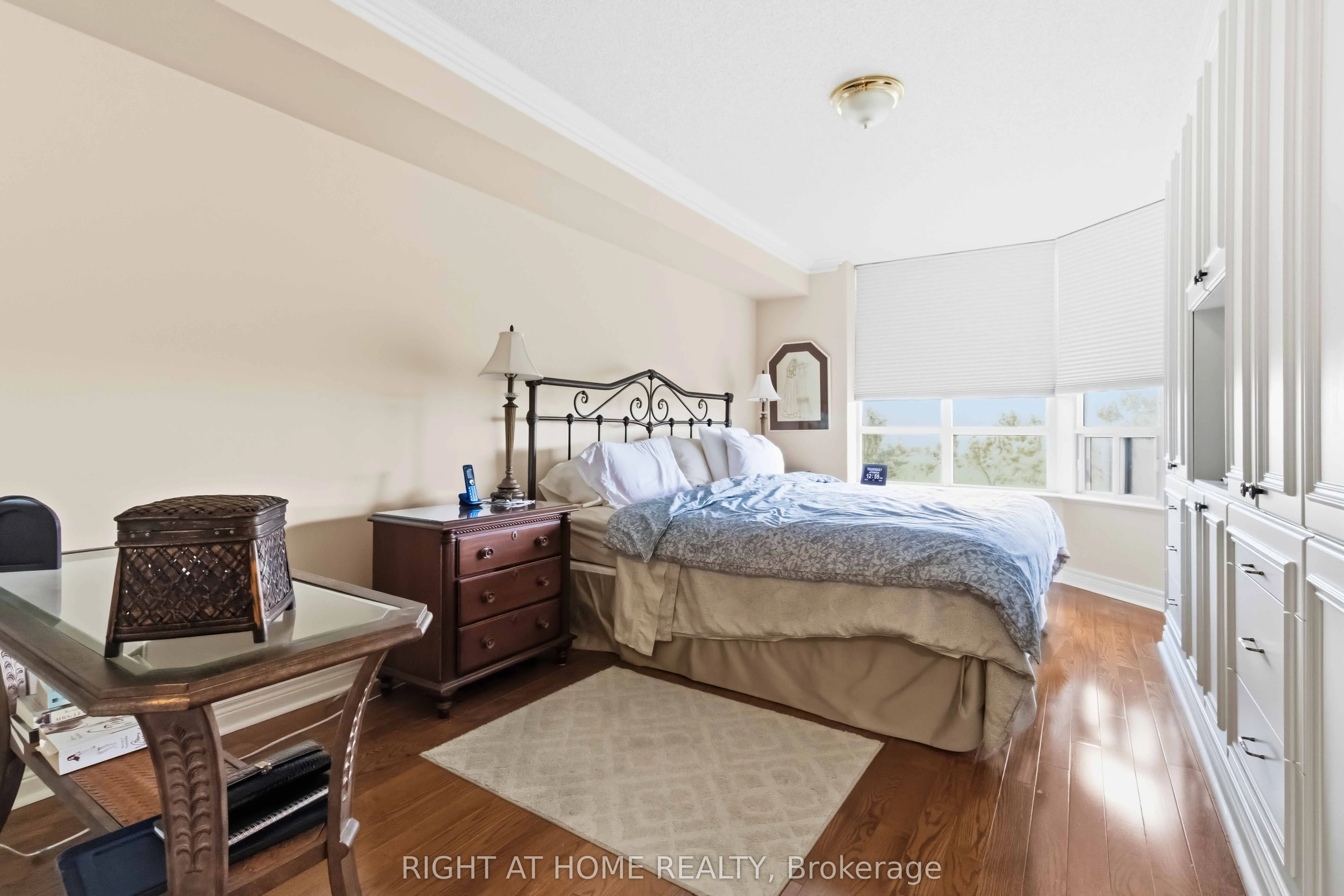 89 Skymark Drive #609