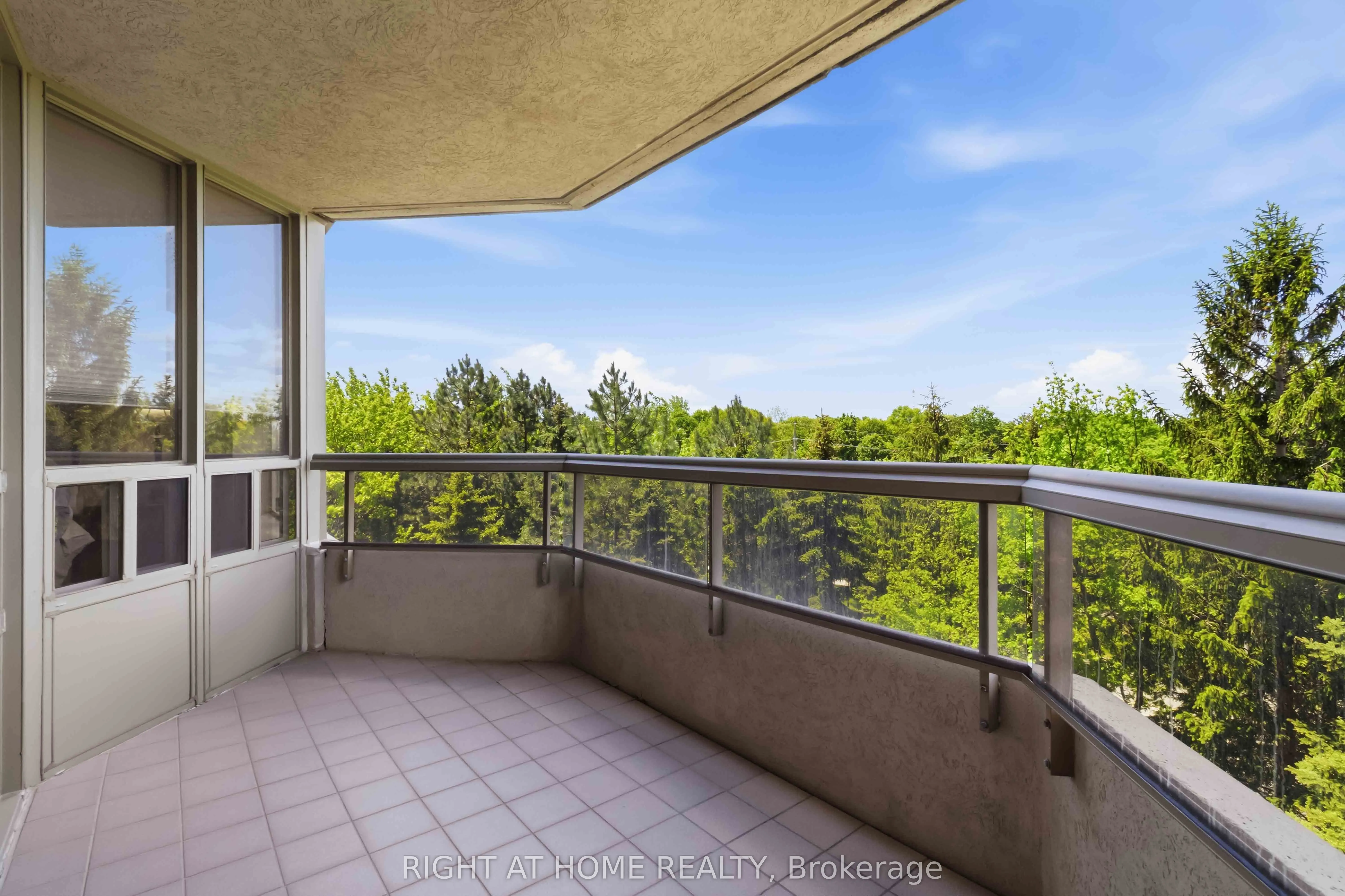 89 Skymark Drive #609