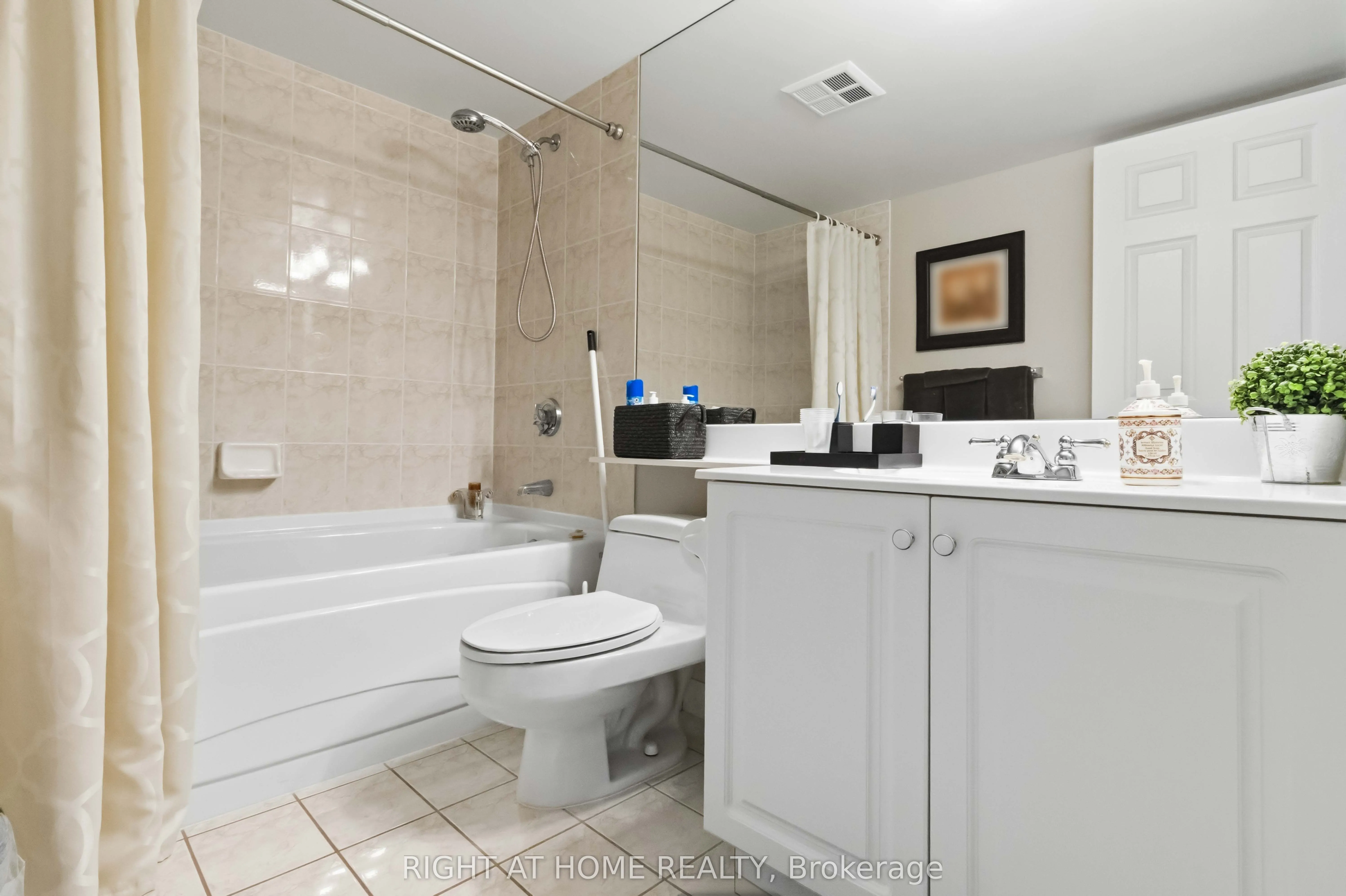 89 Skymark Drive #609