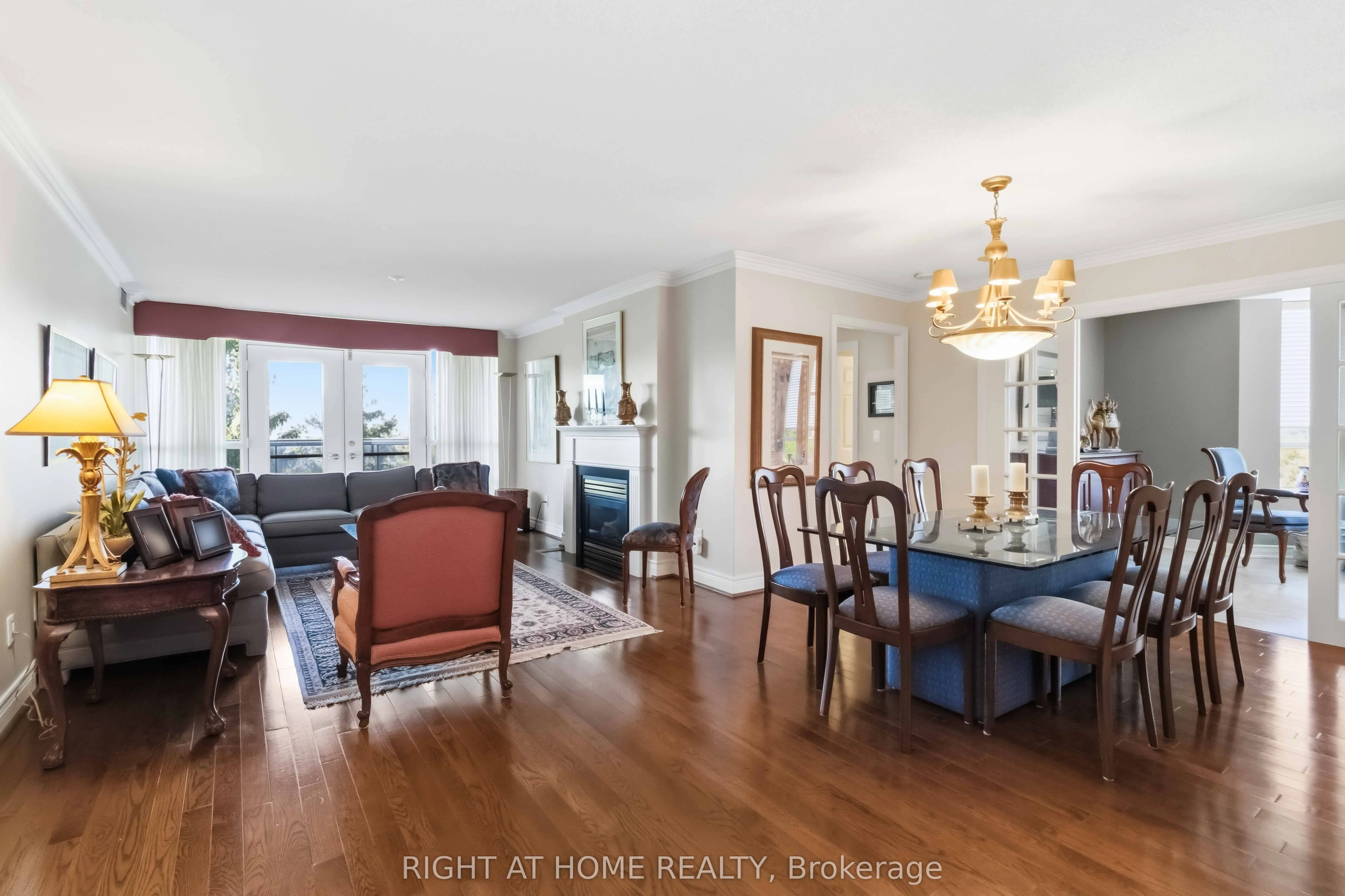 89 Skymark Drive #609