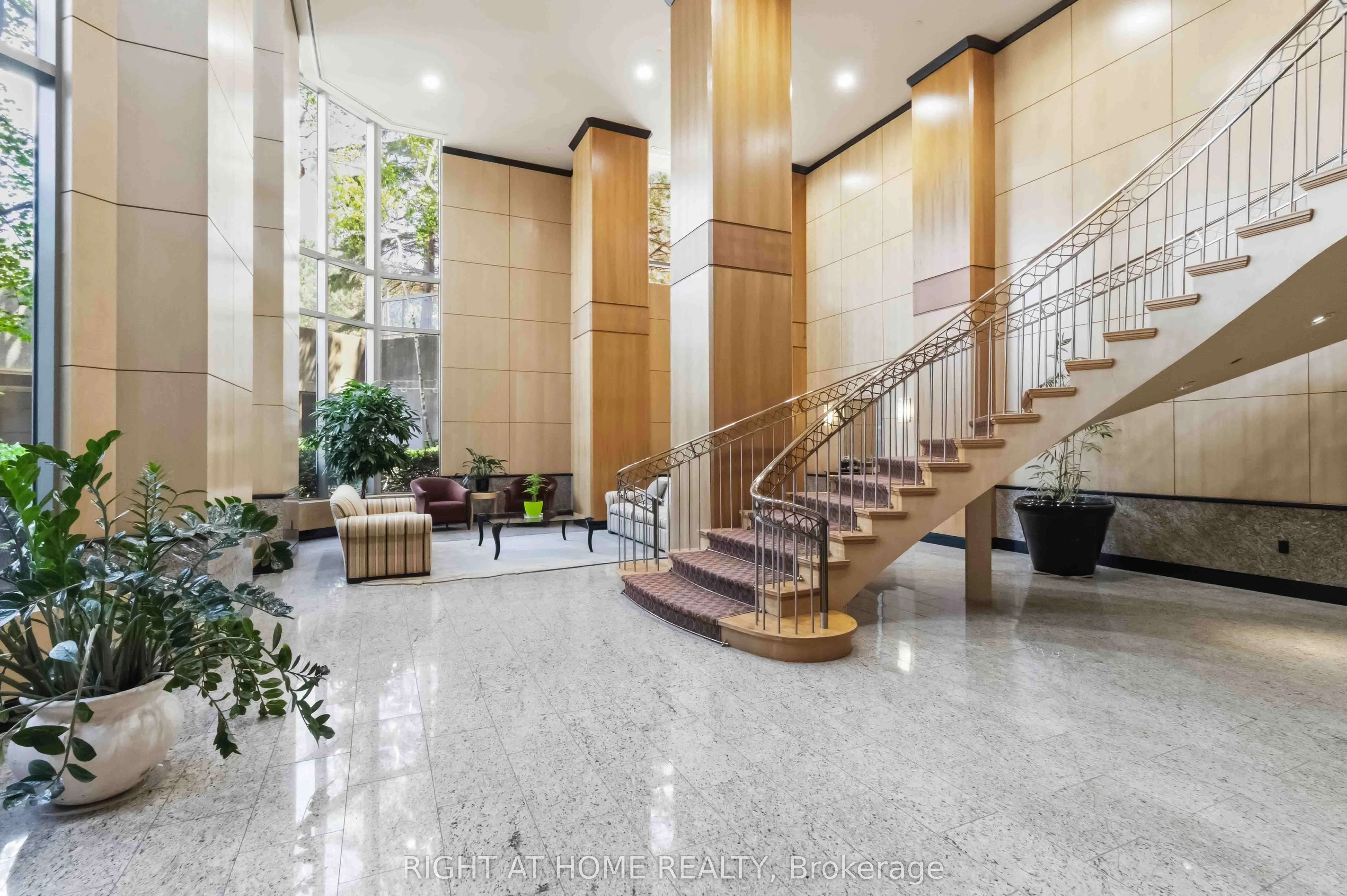 89 Skymark Drive #609