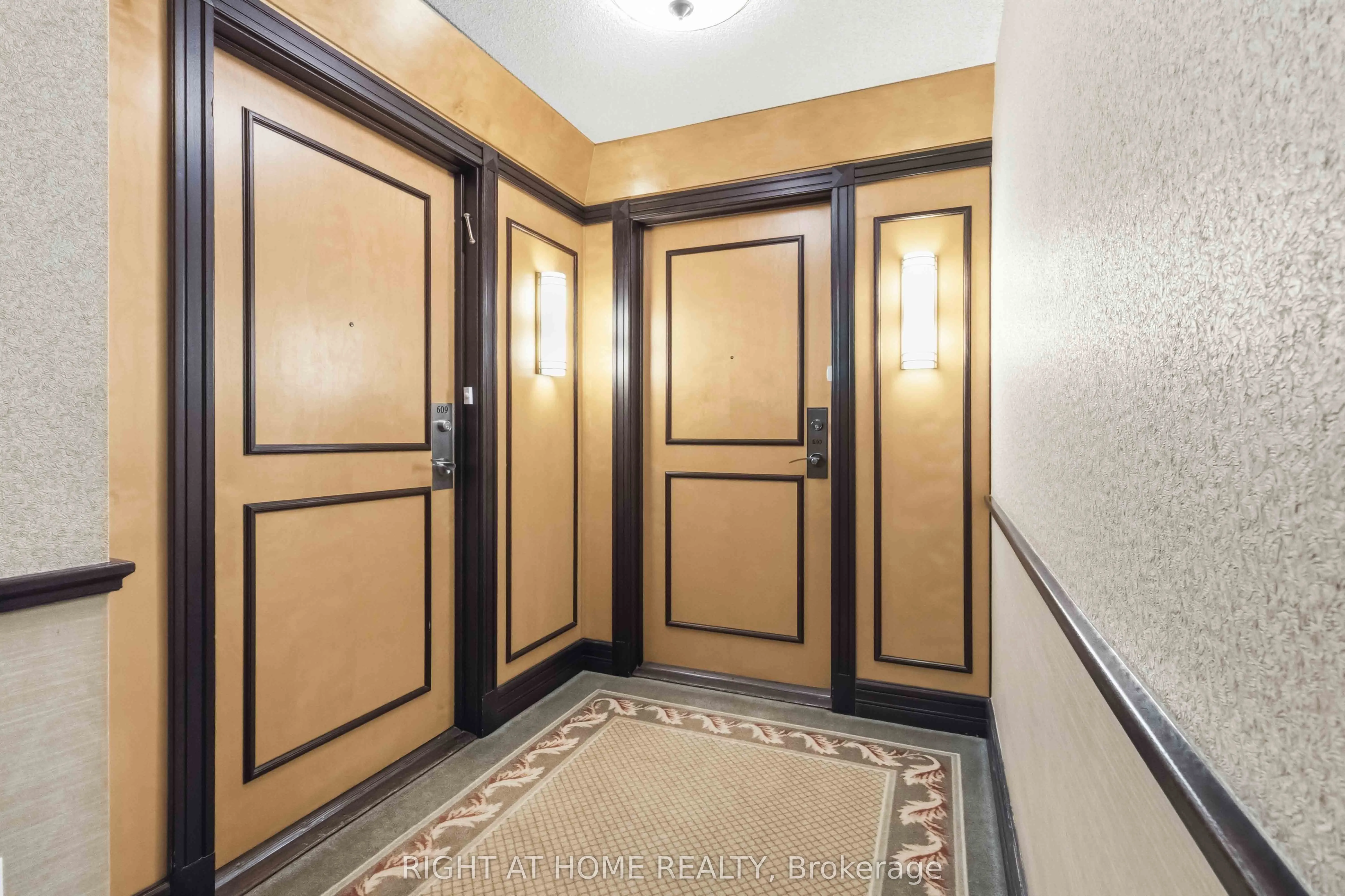 89 Skymark Drive #609