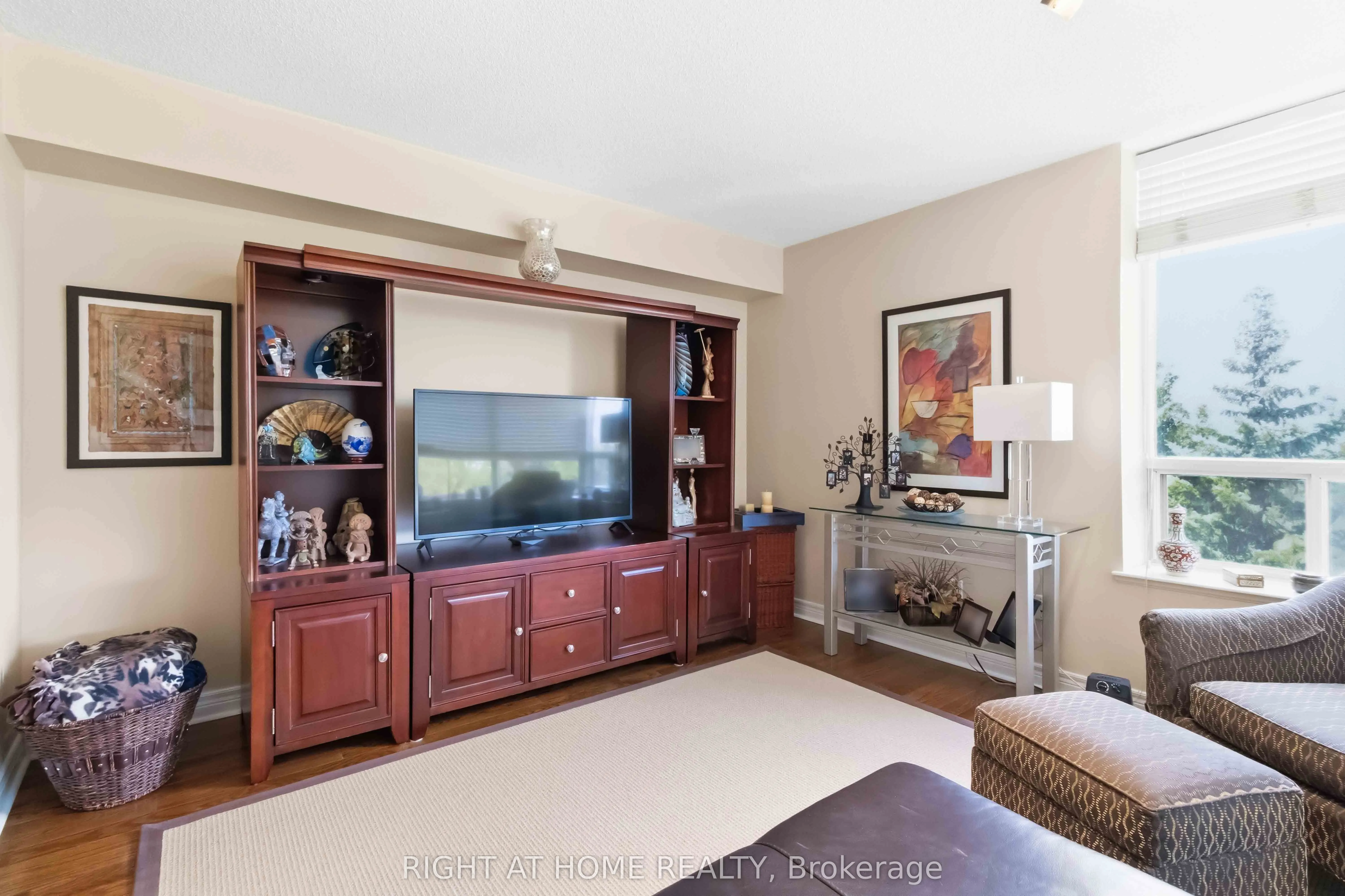 89 Skymark Drive #609