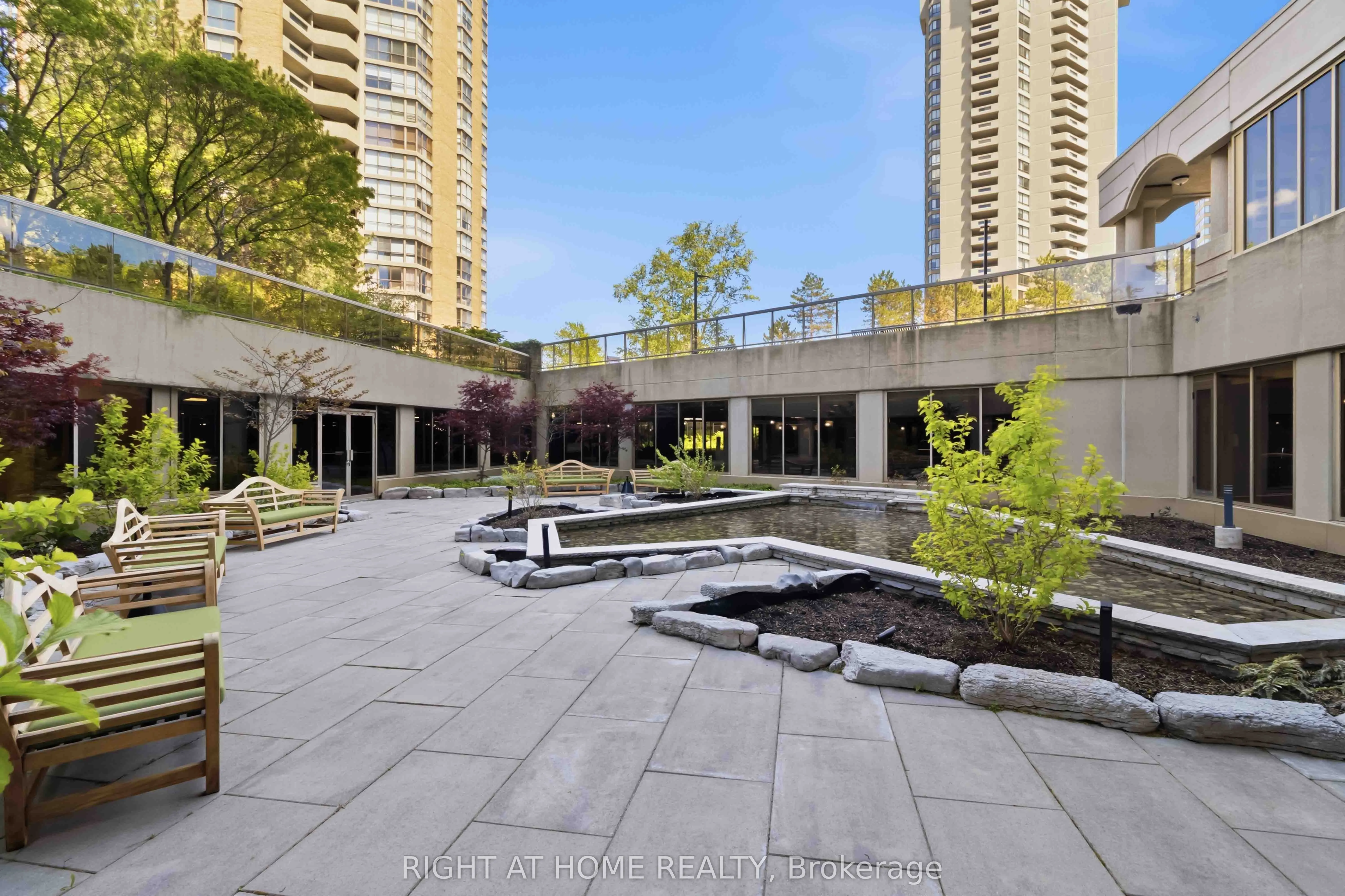 89 Skymark Drive #609