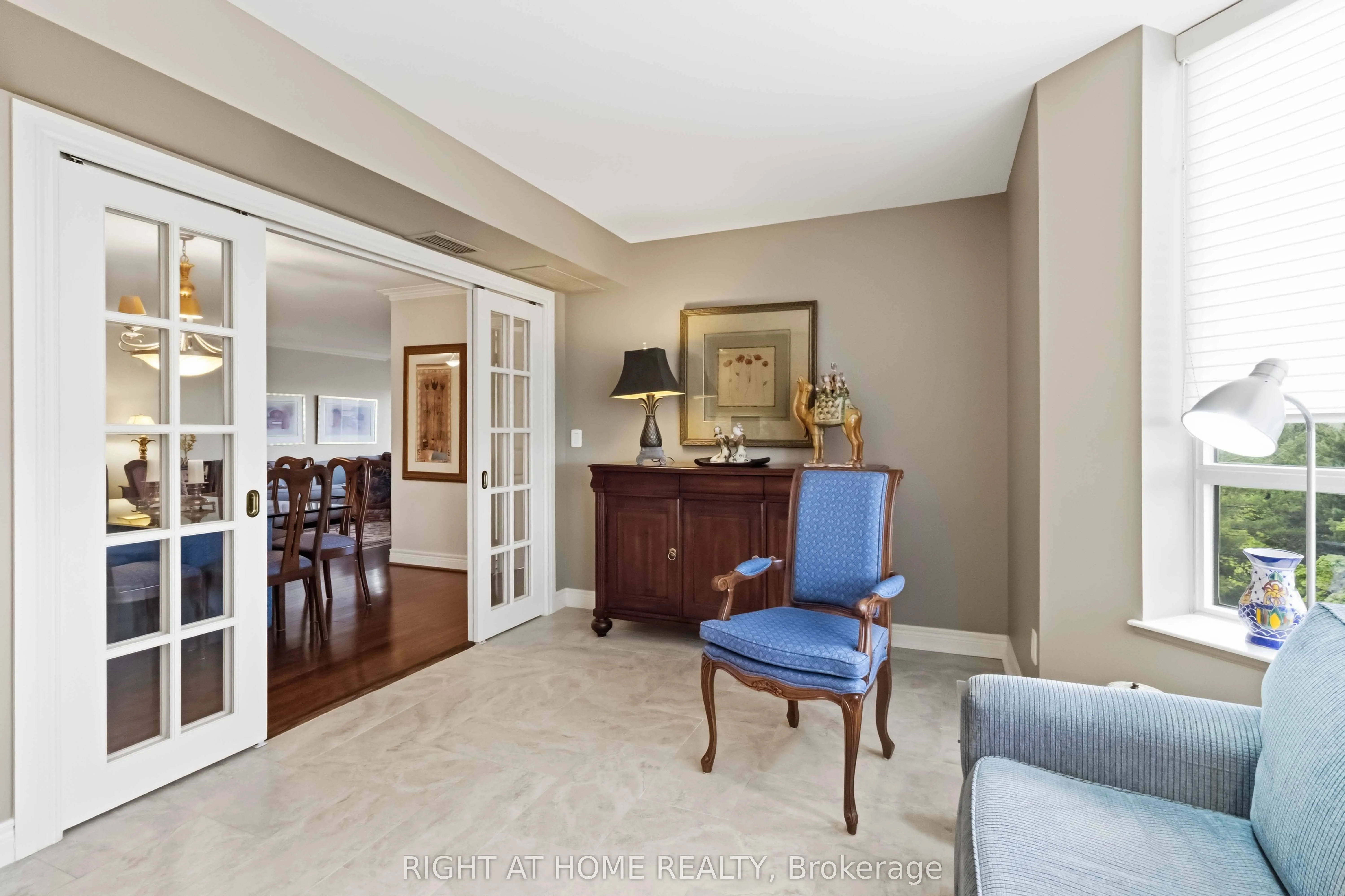 89 Skymark Drive #609