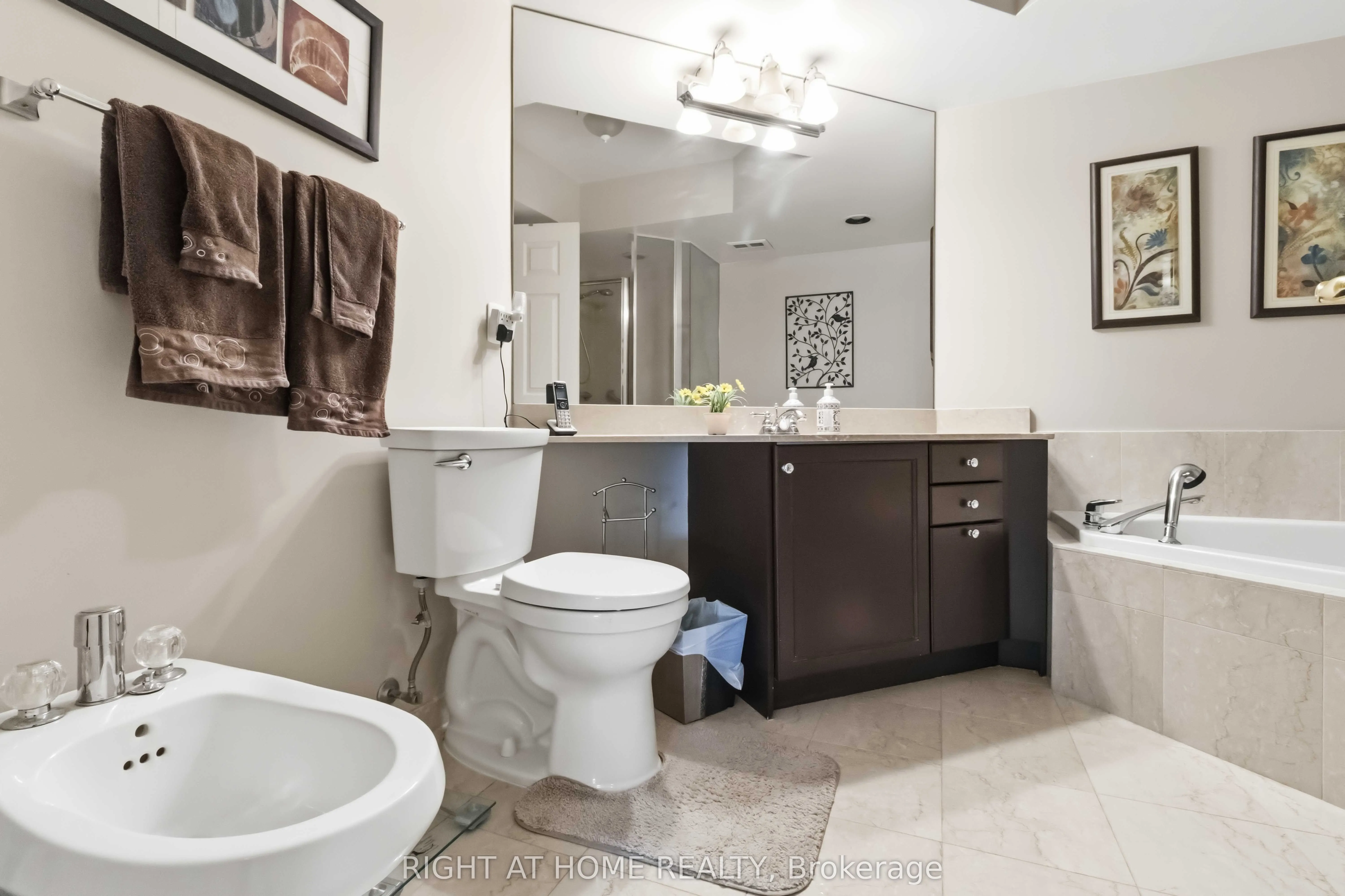 89 Skymark Drive #609