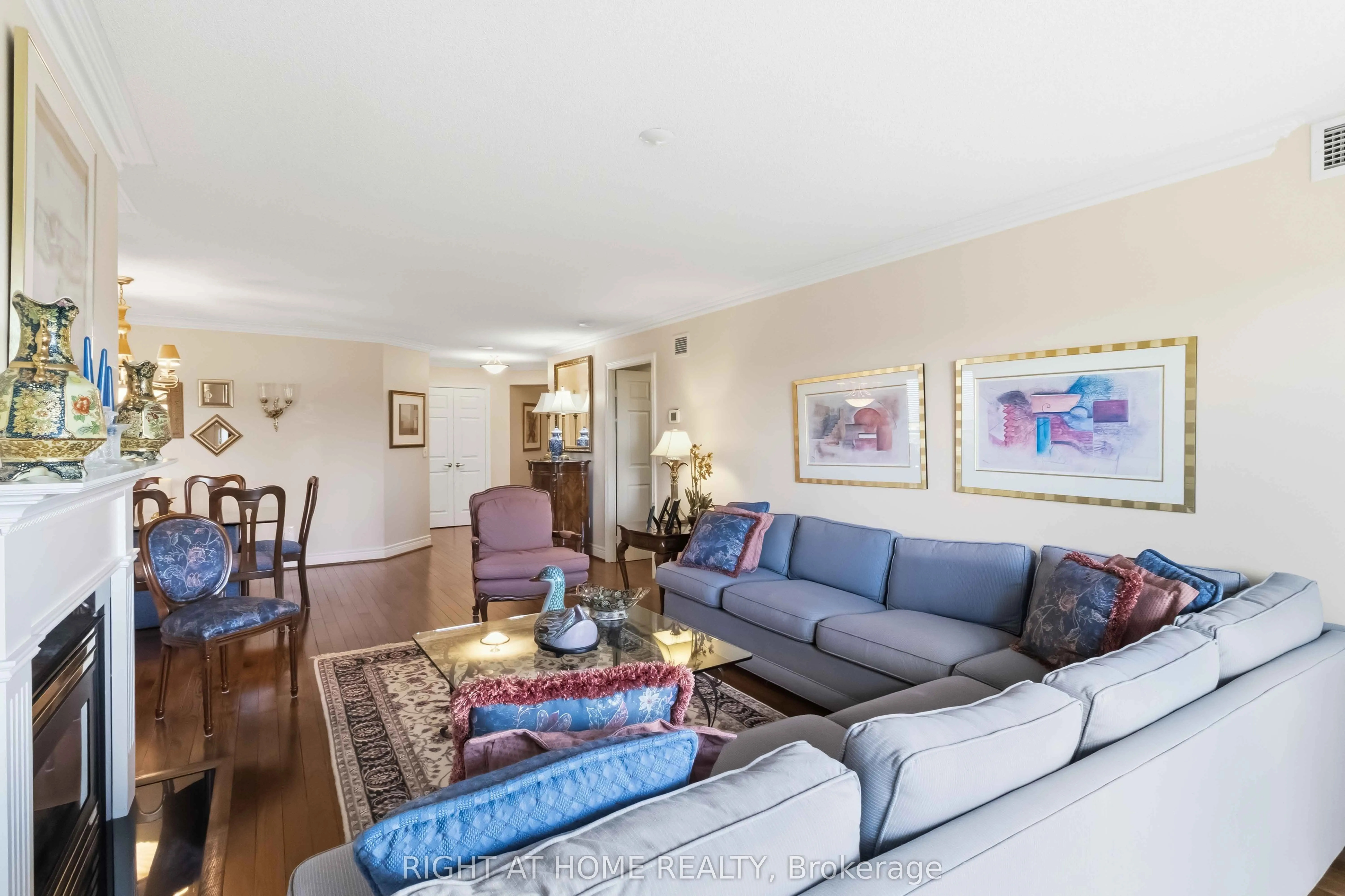89 Skymark Drive #609