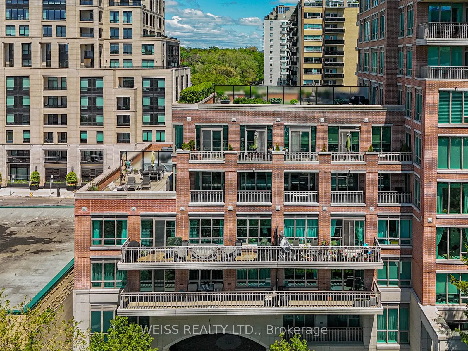 155 St Clair Avenue W #506