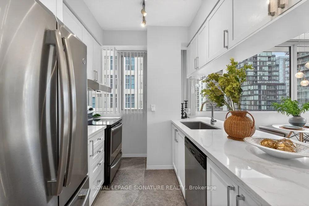 555 Yonge Street #707