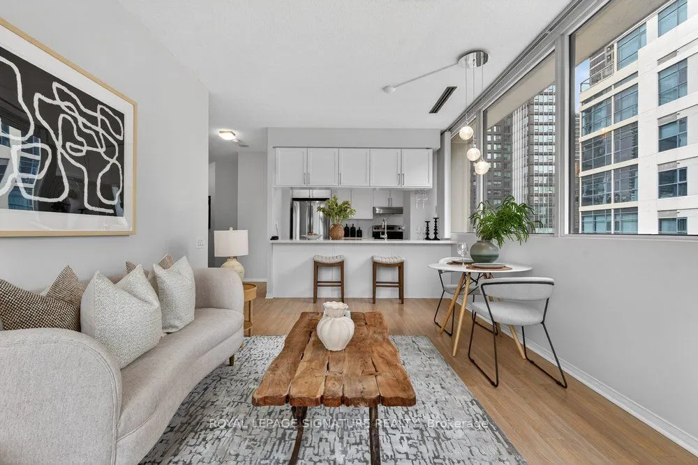 555 Yonge Street #707