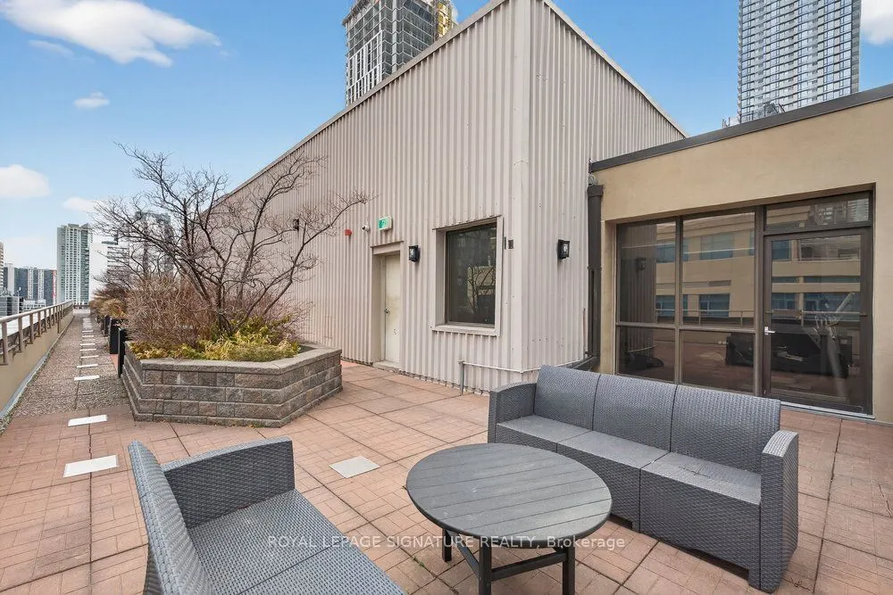 555 Yonge Street #707