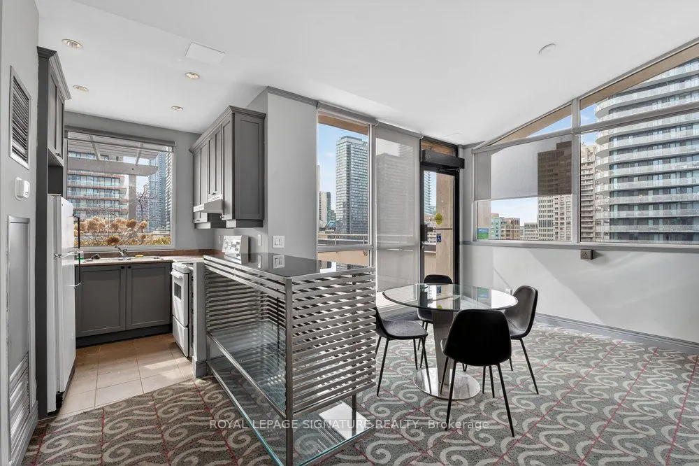 555 Yonge Street #707