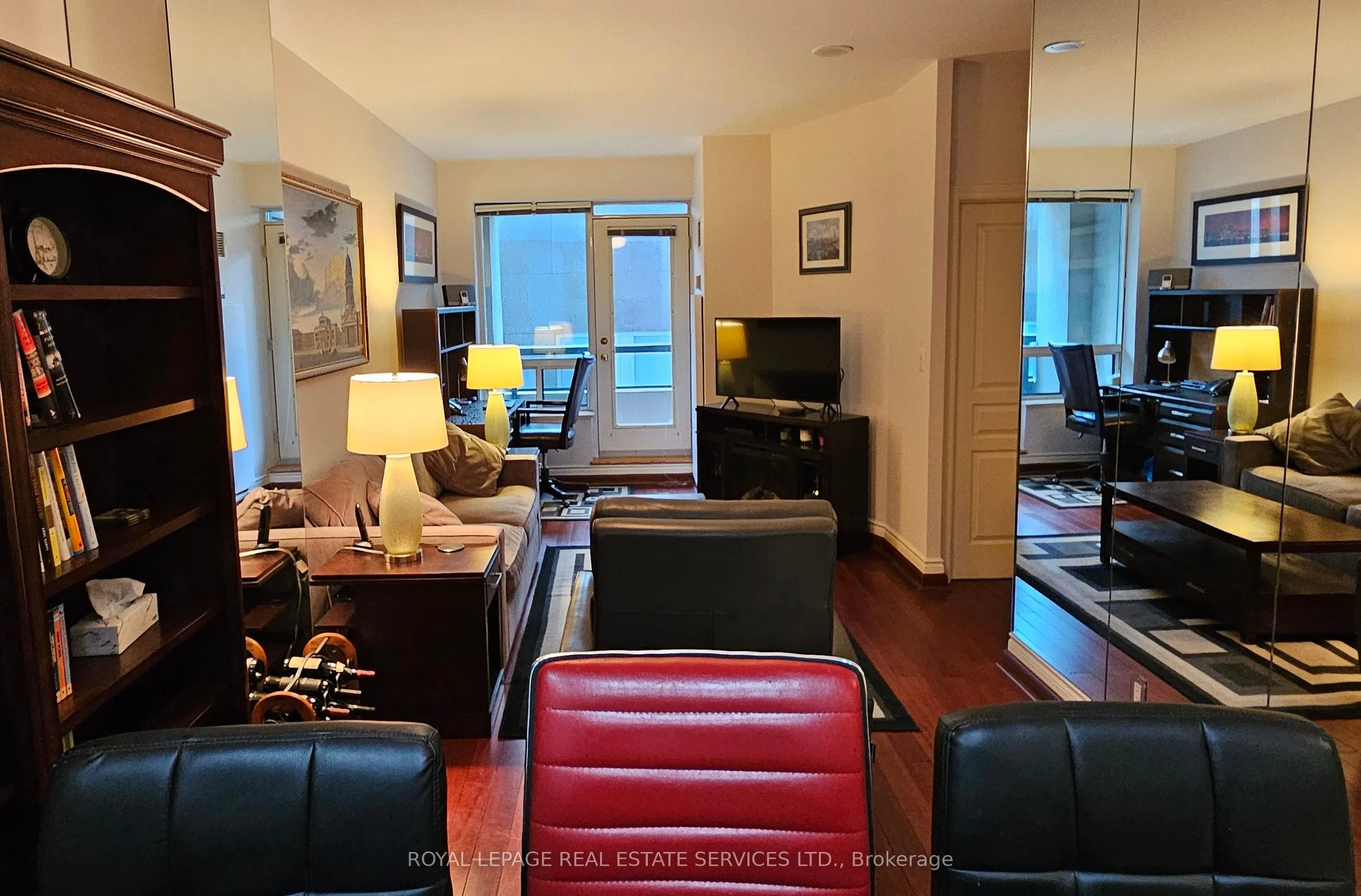 102 Bloor Street W #306