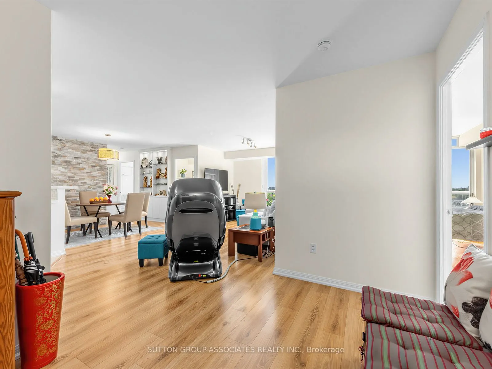 23 Lorraine Drive #1706