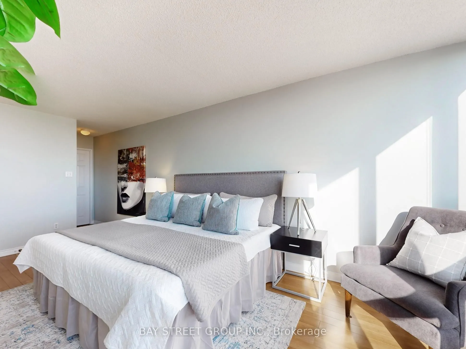 260 Doris Avenue #906