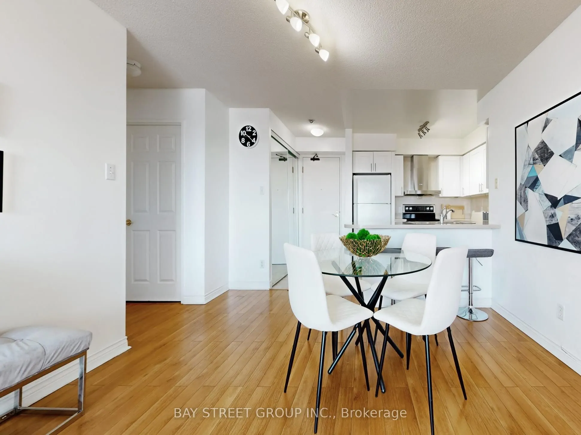 260 Doris Avenue #906