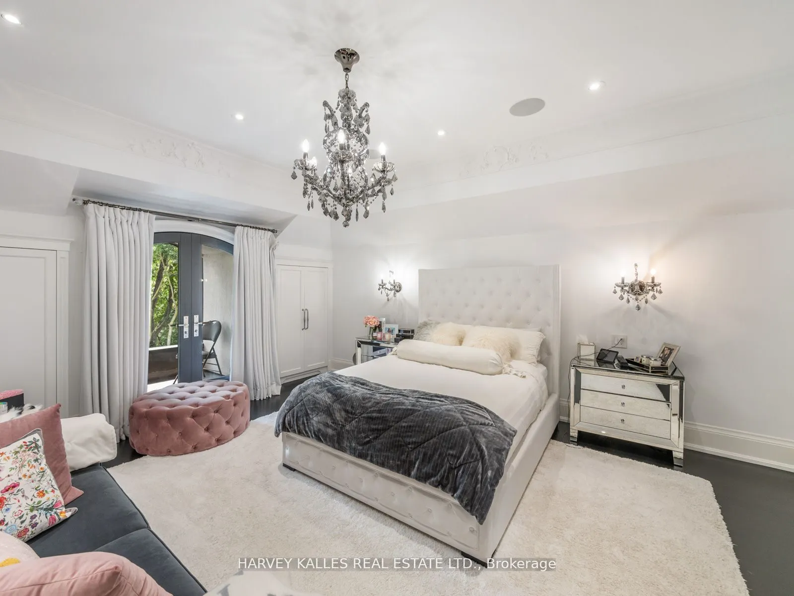 327 Cortleigh Boulevard