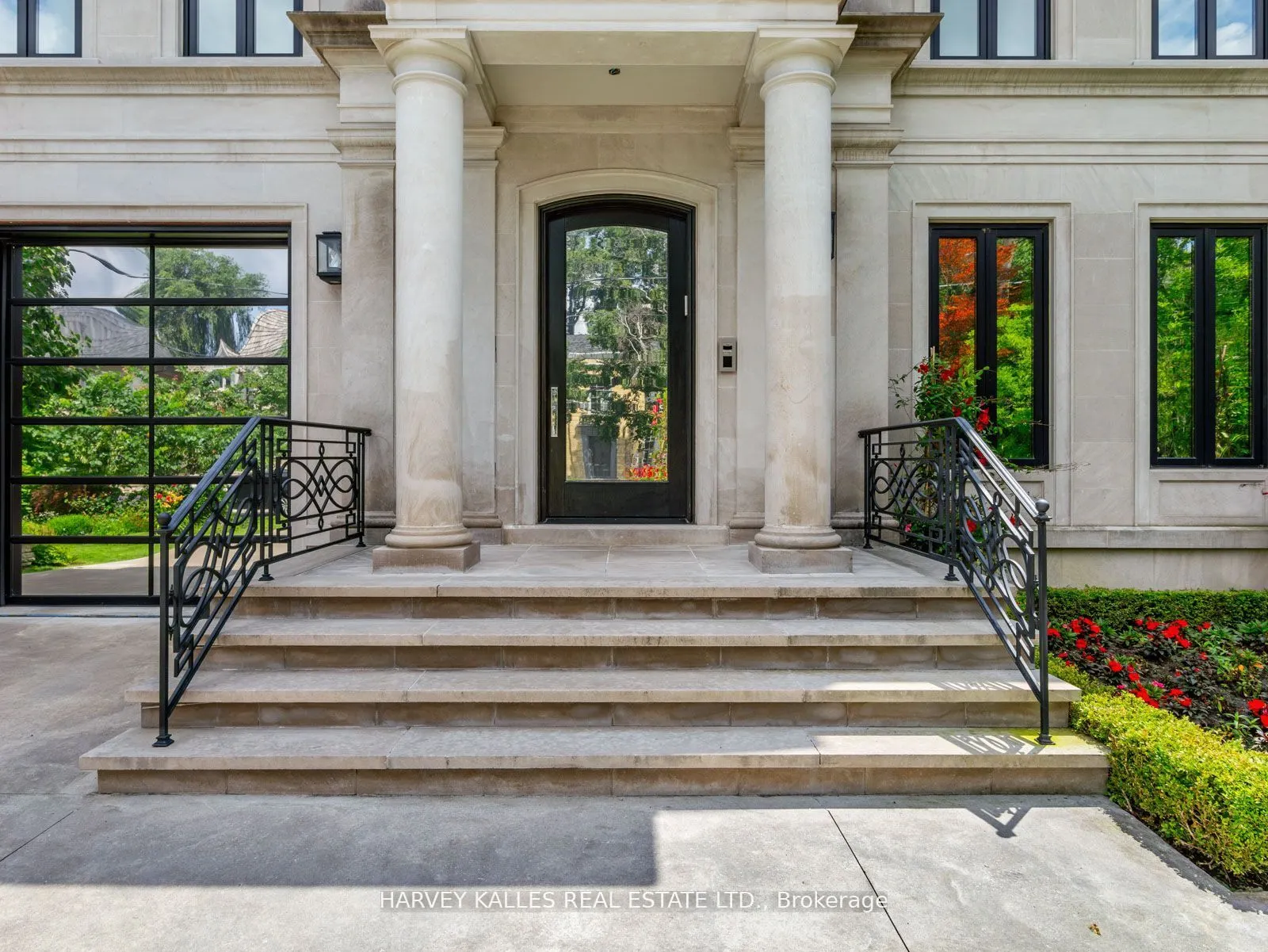 327 Cortleigh Boulevard