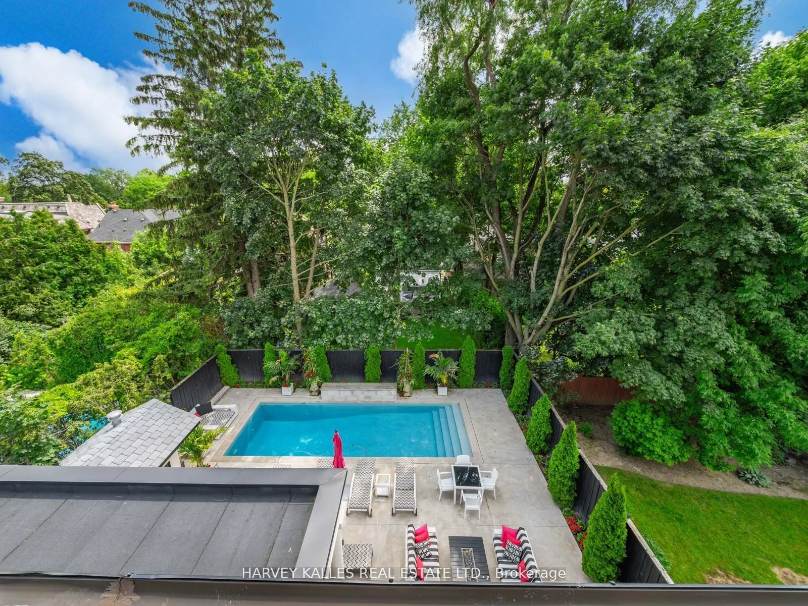 327 Cortleigh Boulevard