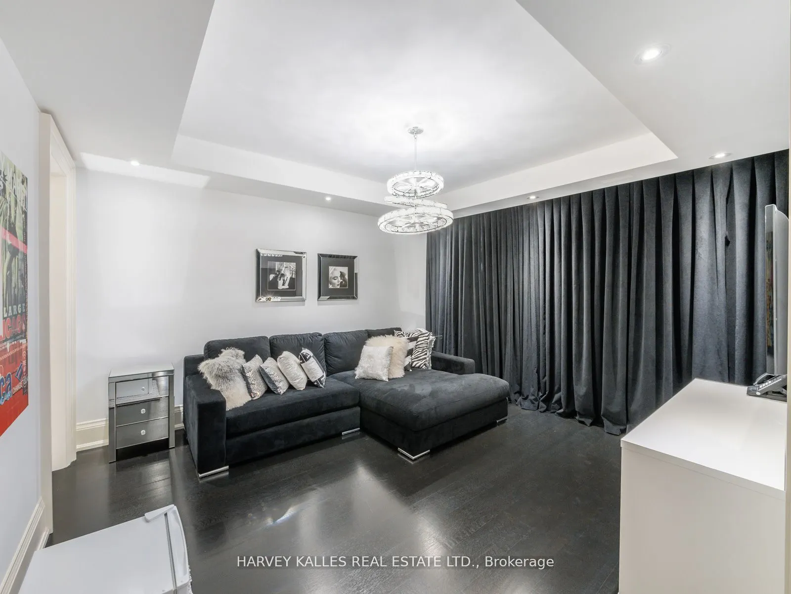 327 Cortleigh Boulevard