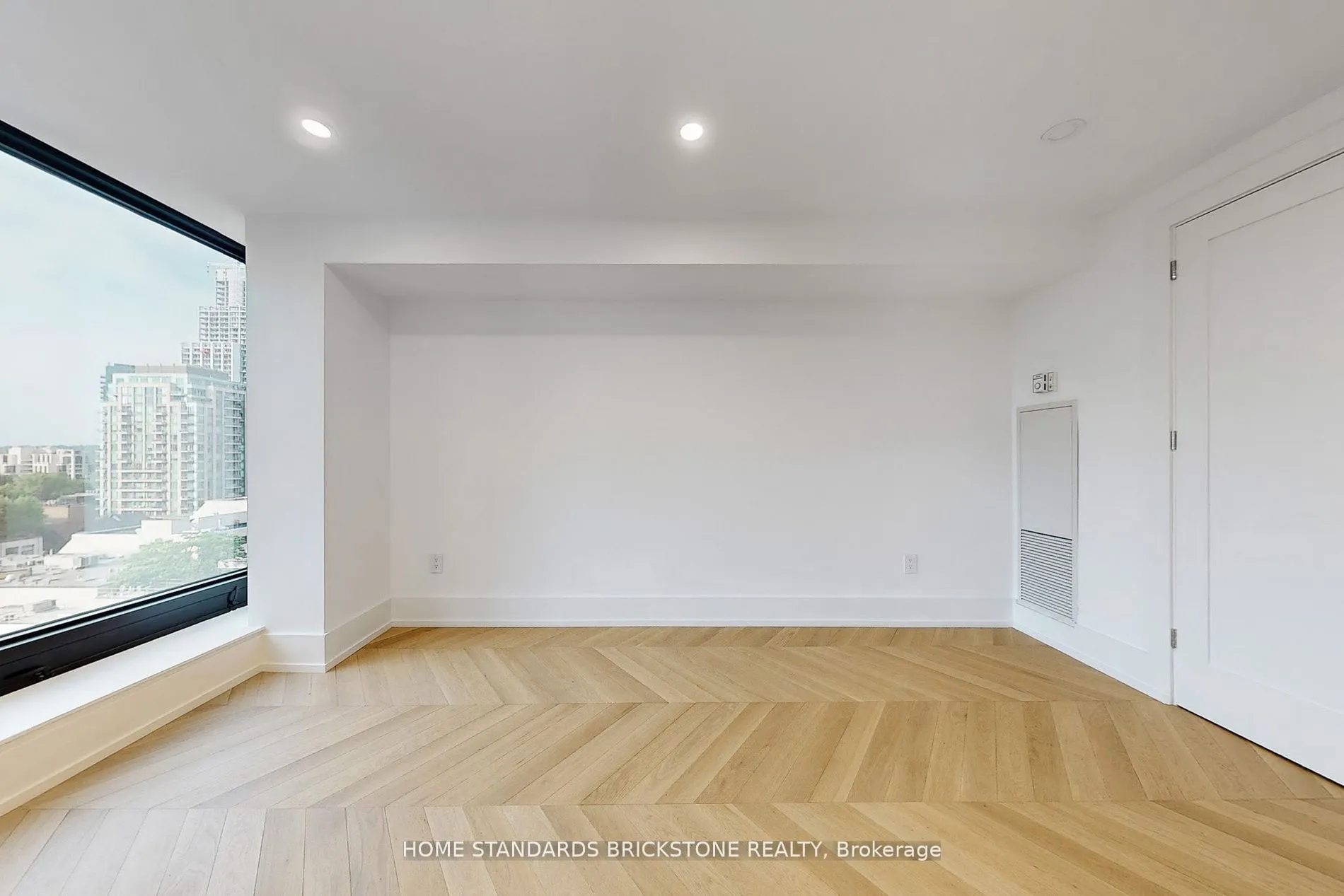 110 Bloor Street W #1009