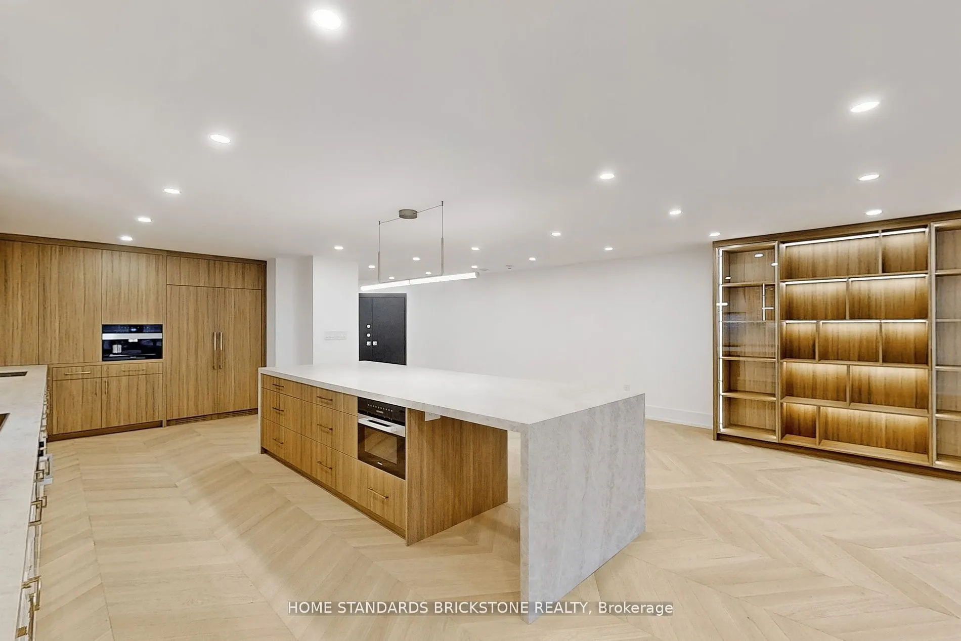 110 Bloor Street W #1009