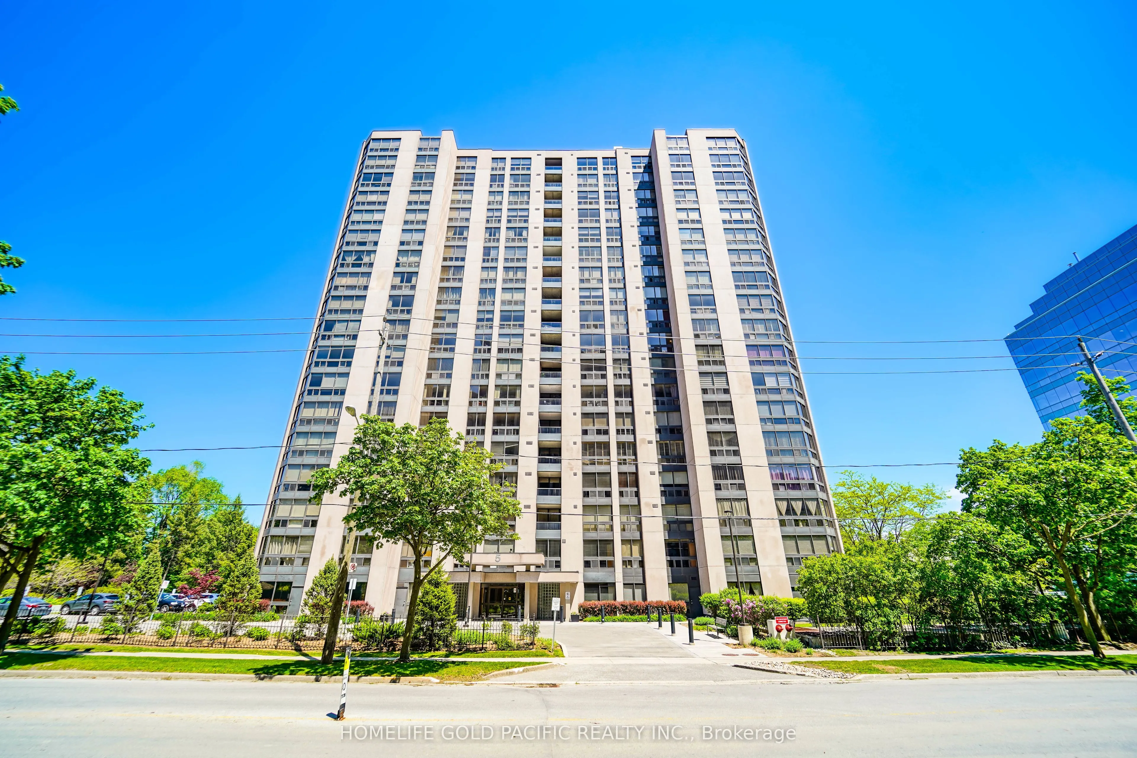 5 Kenneth Avenue #907
