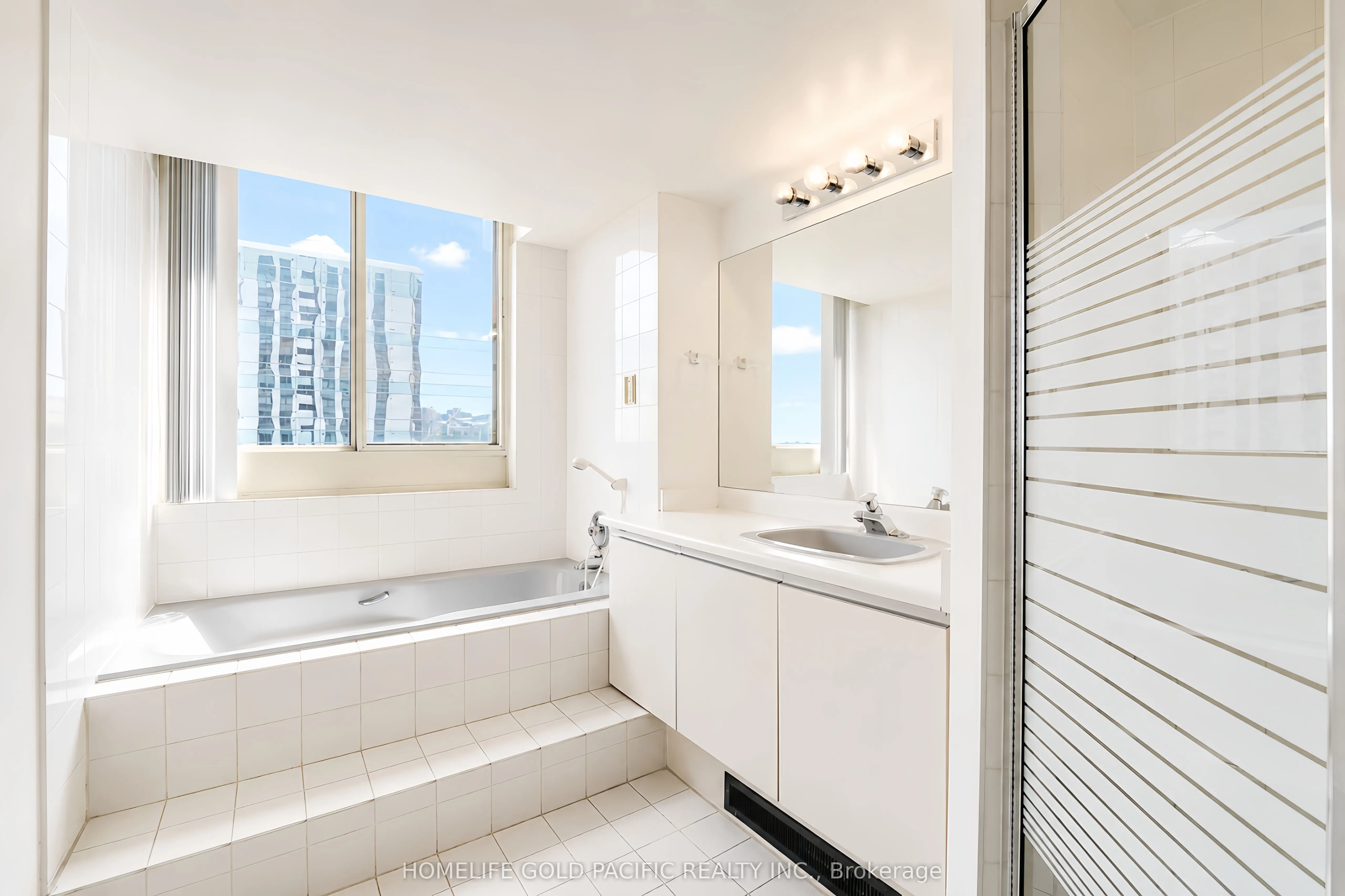 5 Kenneth Avenue #907