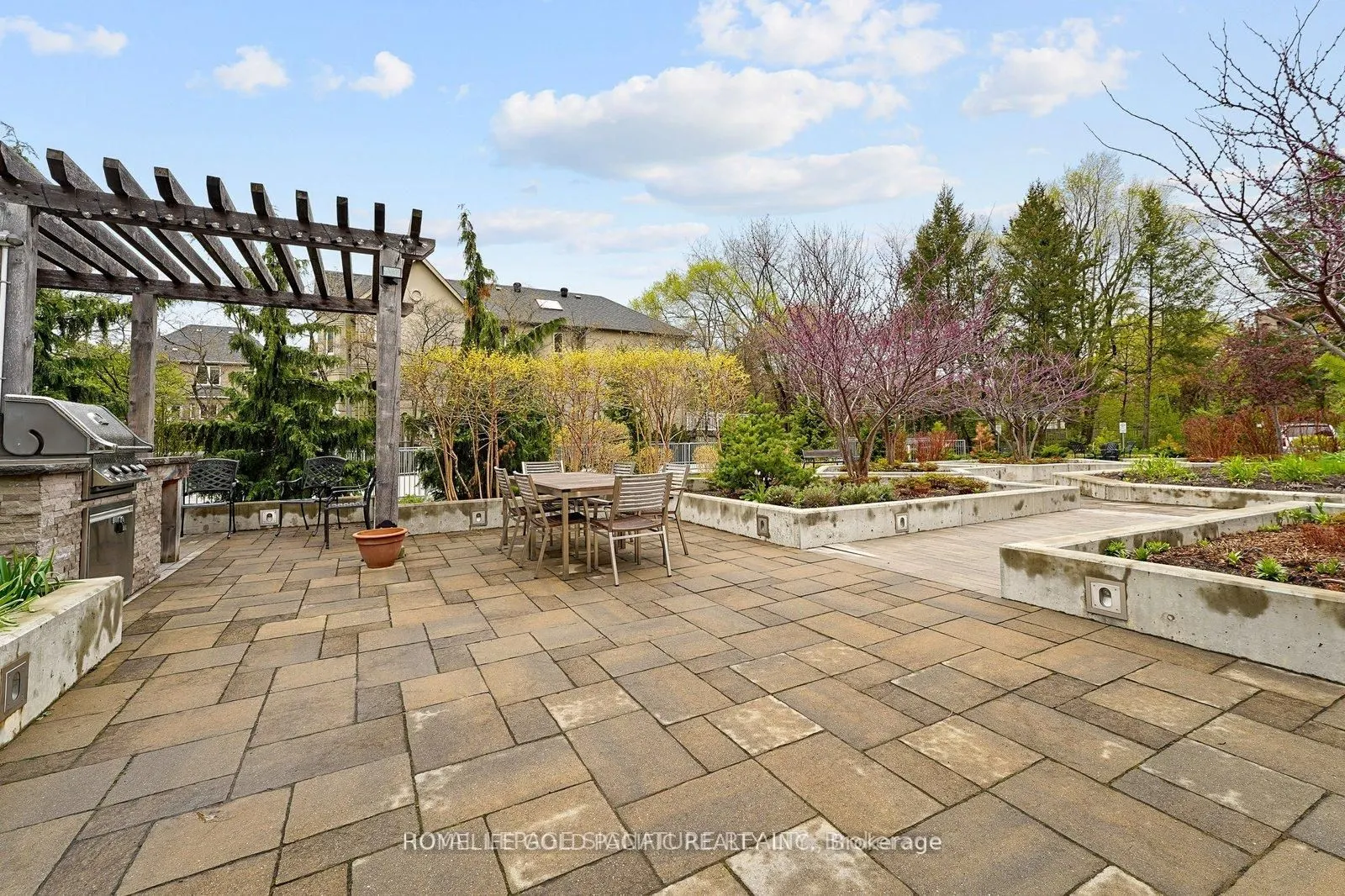 5 Kenneth Avenue #907