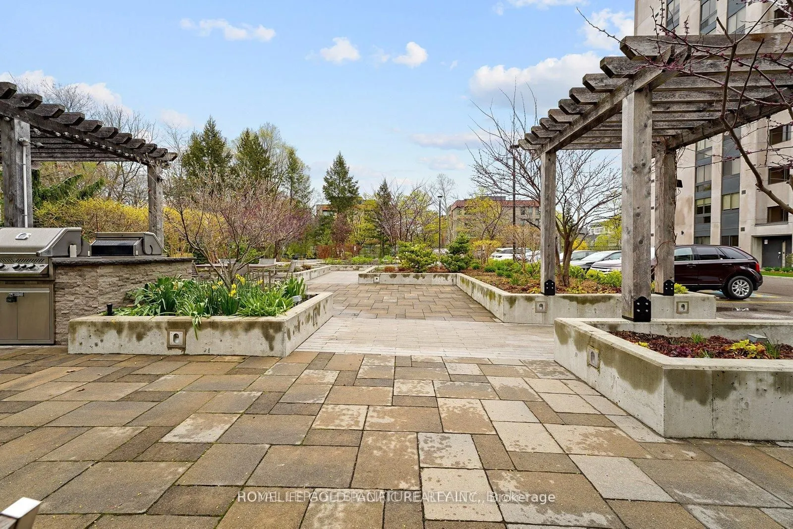 5 Kenneth Avenue #907