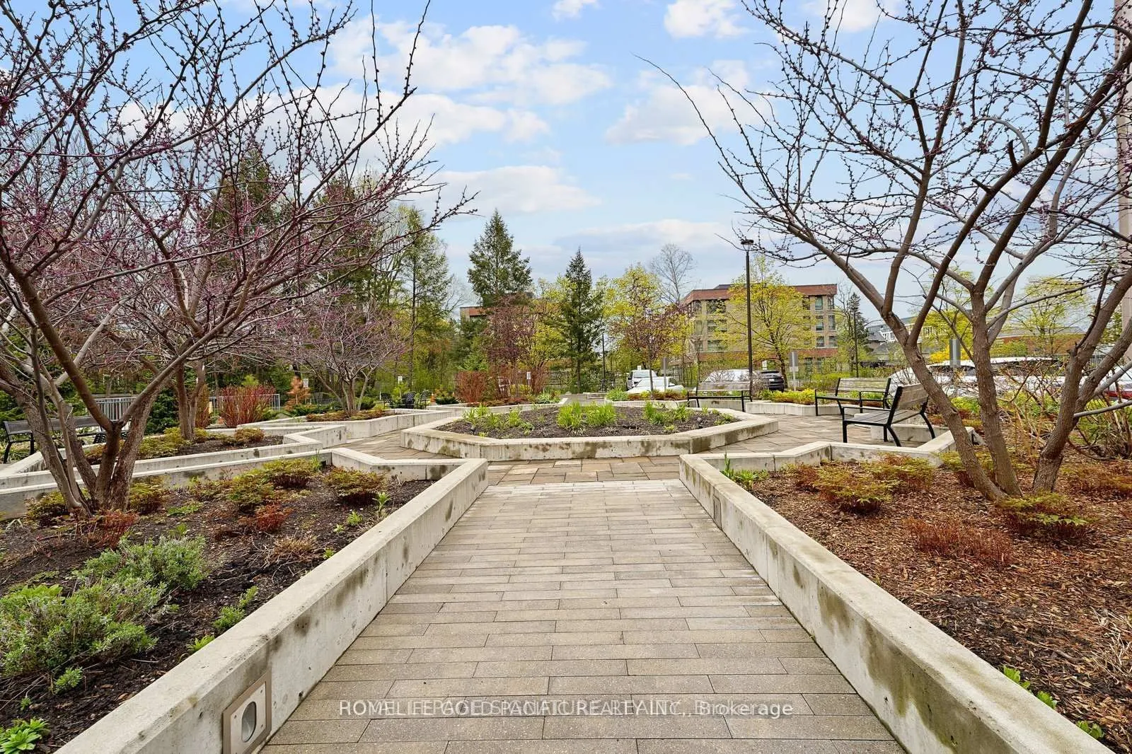5 Kenneth Avenue #907