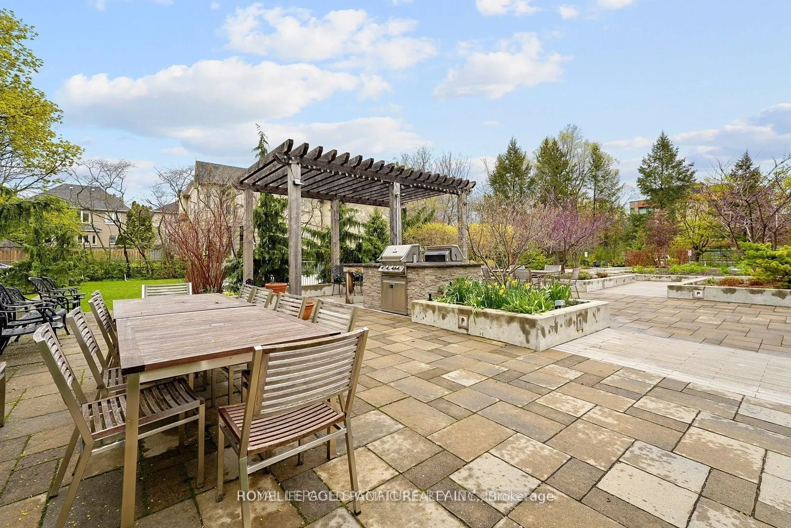 5 Kenneth Avenue #907